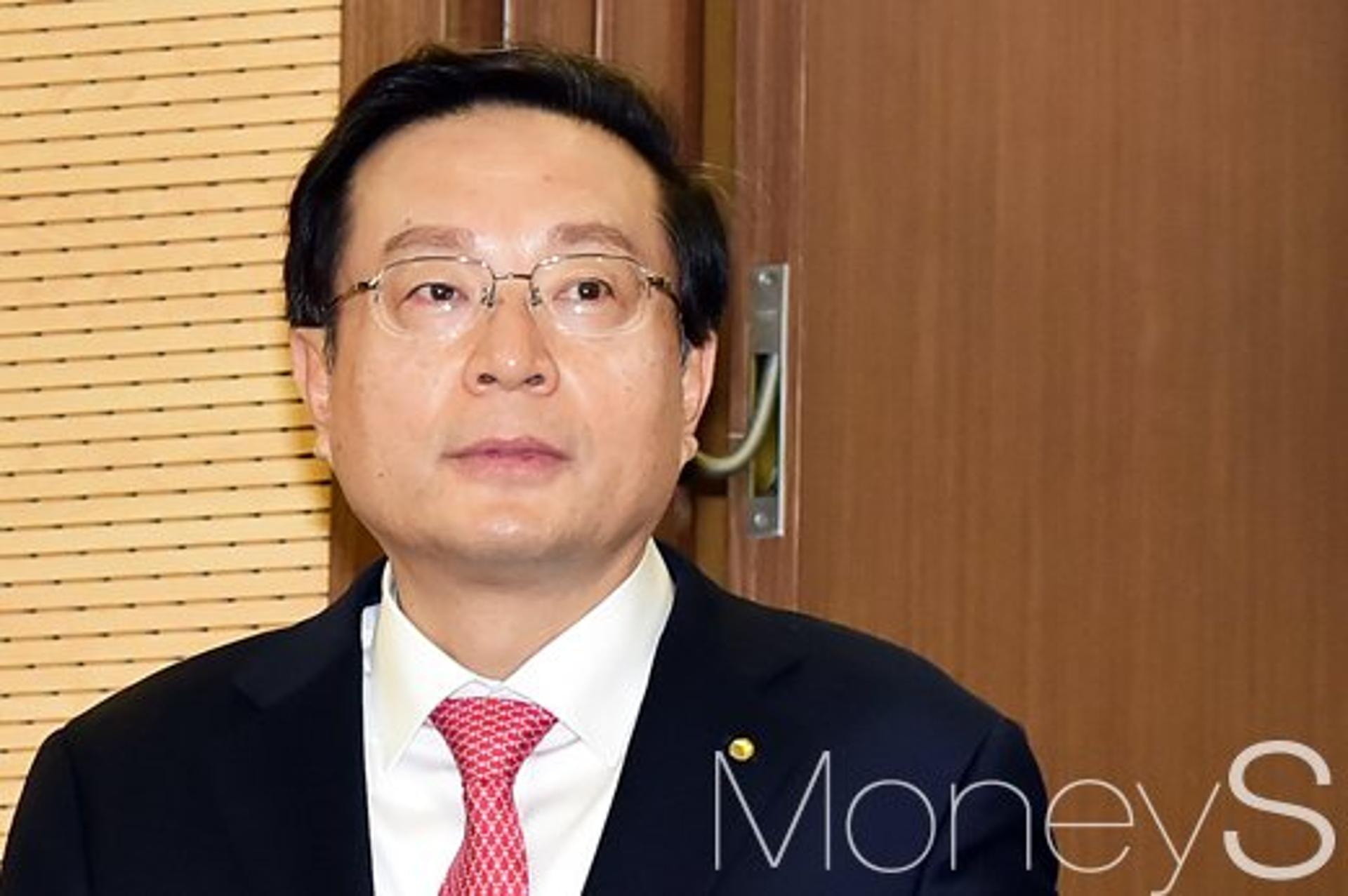 '손태승 호' 우리금융지주 출범 눈앞… 은행 인사태풍 예고