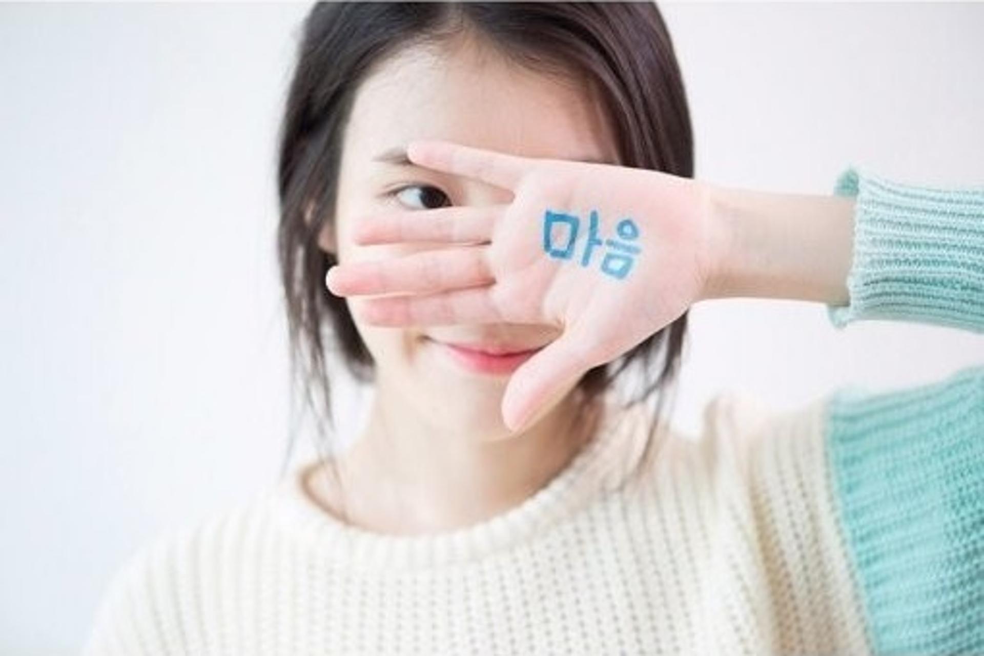 [김유림의 연예담] 빼빼로데이·가래떡데이, '역조공' 하는 스타들