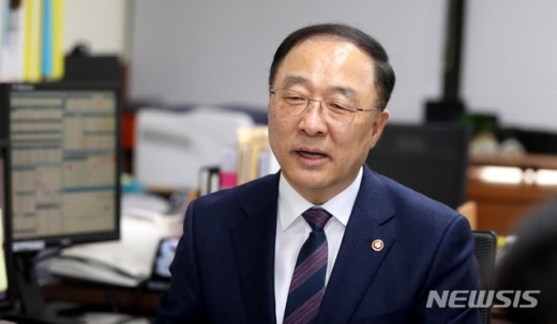 '경제 원톱' 홍남기 후보자 "고용상황 엄중… 민생경제 대책 고민"