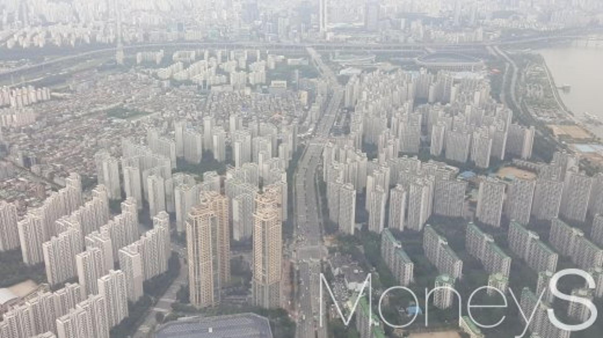 ‘로또 잡아라’… 집값 떨어진 서울, 청약시장은 ‘광풍 주의보’