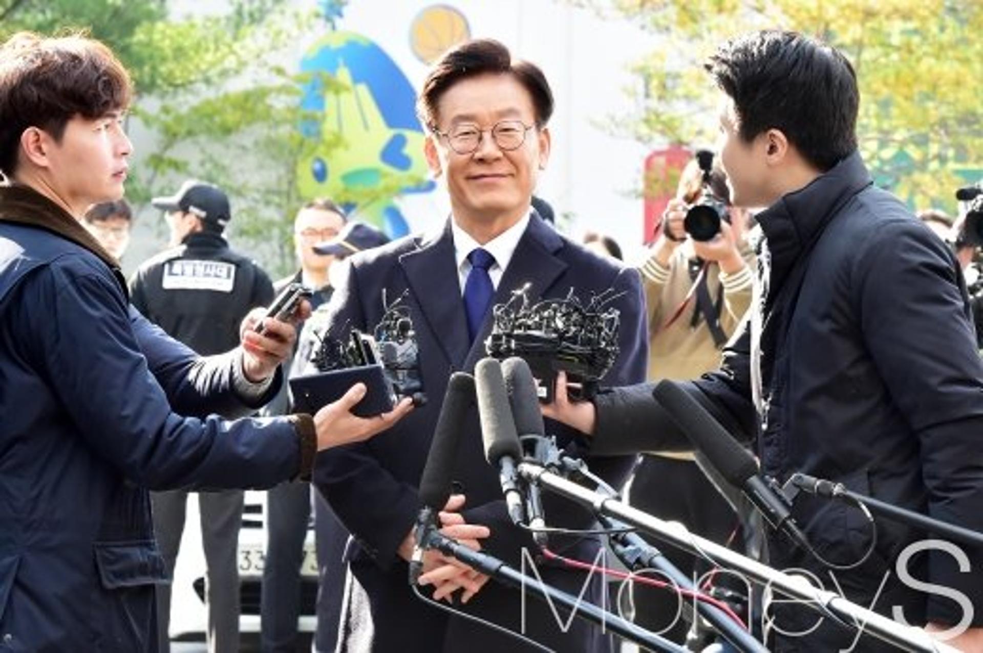 "질문이 악의적이네?"… 이재명 기자위협 논란, 마이크 내리며 한 말