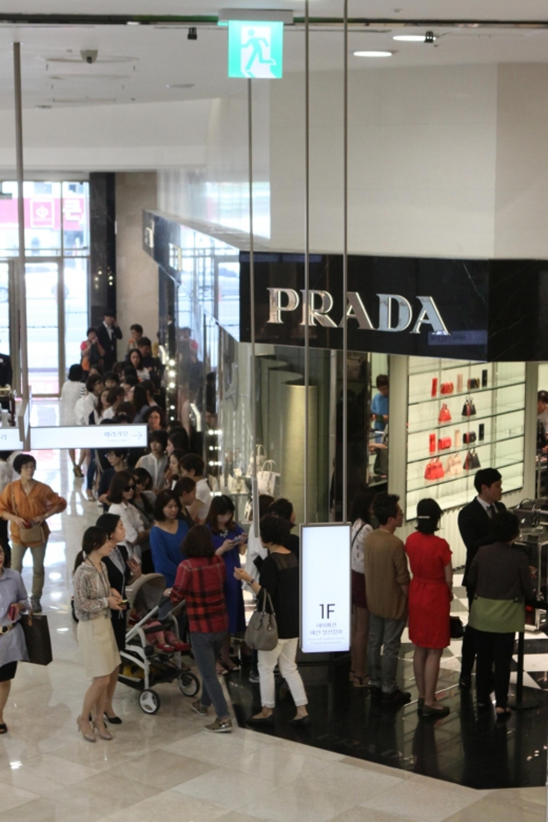 롯데백광주점, 해외 명품 최대 50% 할인 '시즌 오프' 진행