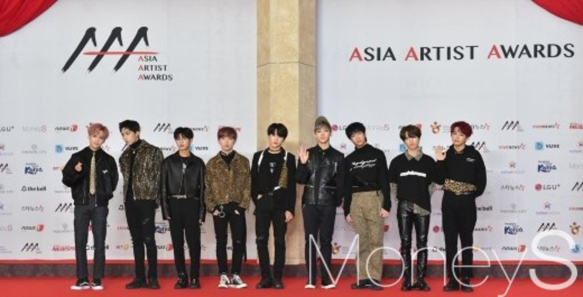 [2018AAA 시상식] 디크런치·W24, 가수부문 포커스상 수상