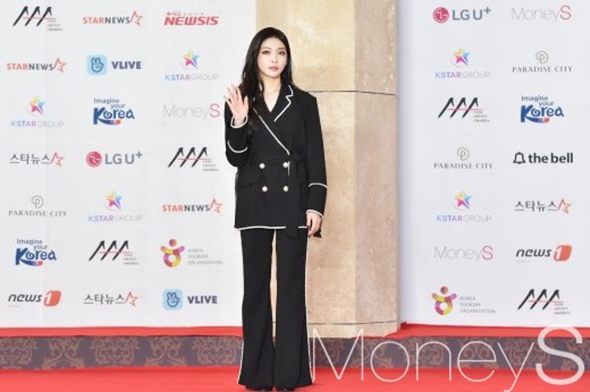 [2018 AAA 시상식] 청하, 가수부문 페이버릿 수상