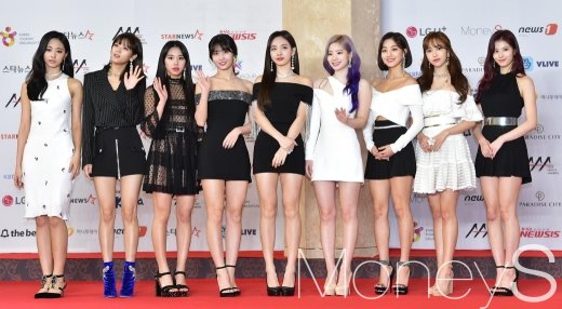 [2018 AAA] 방탄소년단·트와이스, 페뷸러스 가수부문 수상 "열심히 음악할 것"