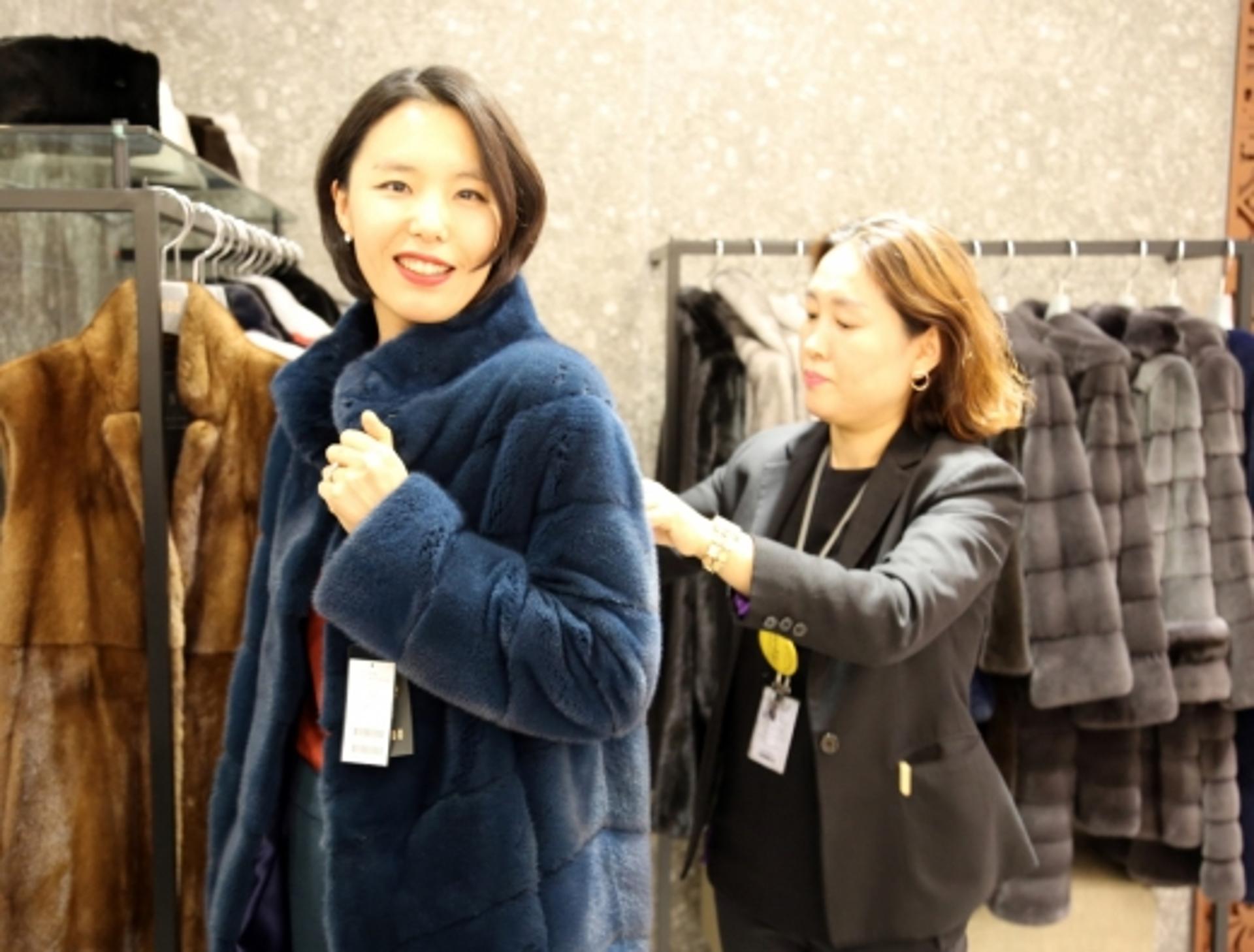 광주신세계 "모피 상품 최대 70% 할인 판매합니다"