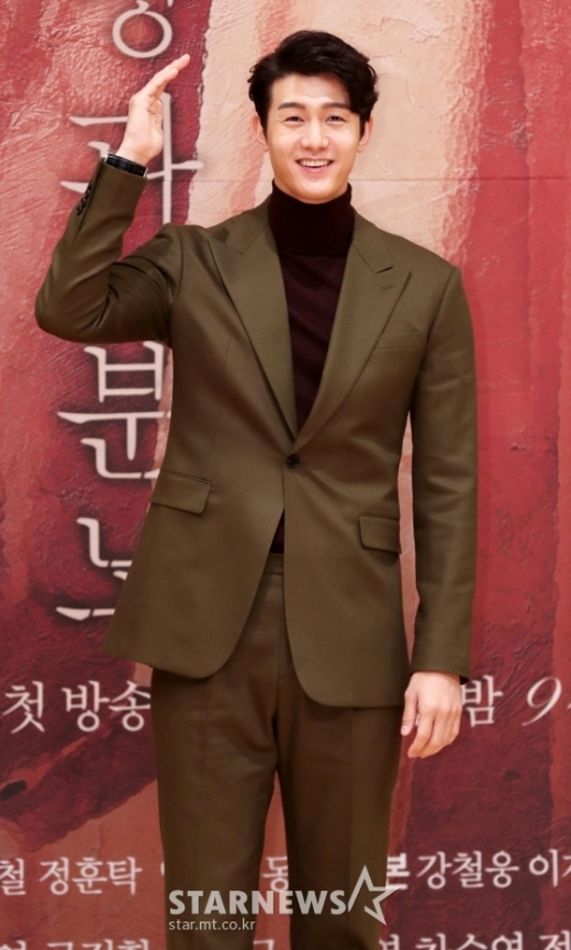 '운명과 분노' 이기우, 싱글대디로 돌아왔다… "훈훈한 비주얼"
