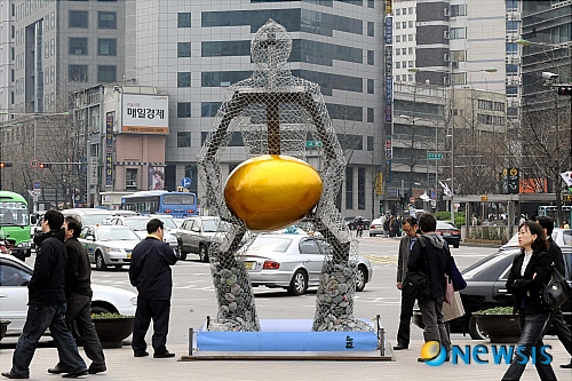 [기자수첩] 길거리 흉물된 ‘공공조형물’ 해법없나
