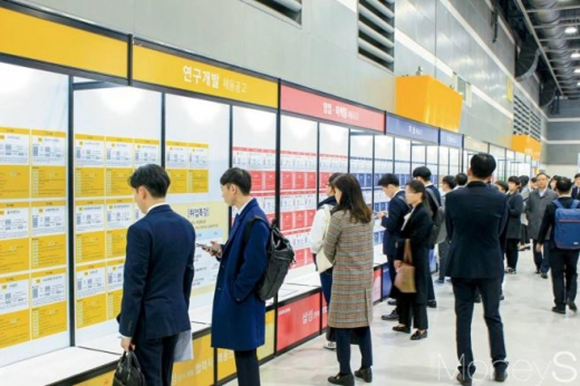 11월 취업자 16만5000명 증가… 5개월만에 10만명대 회복