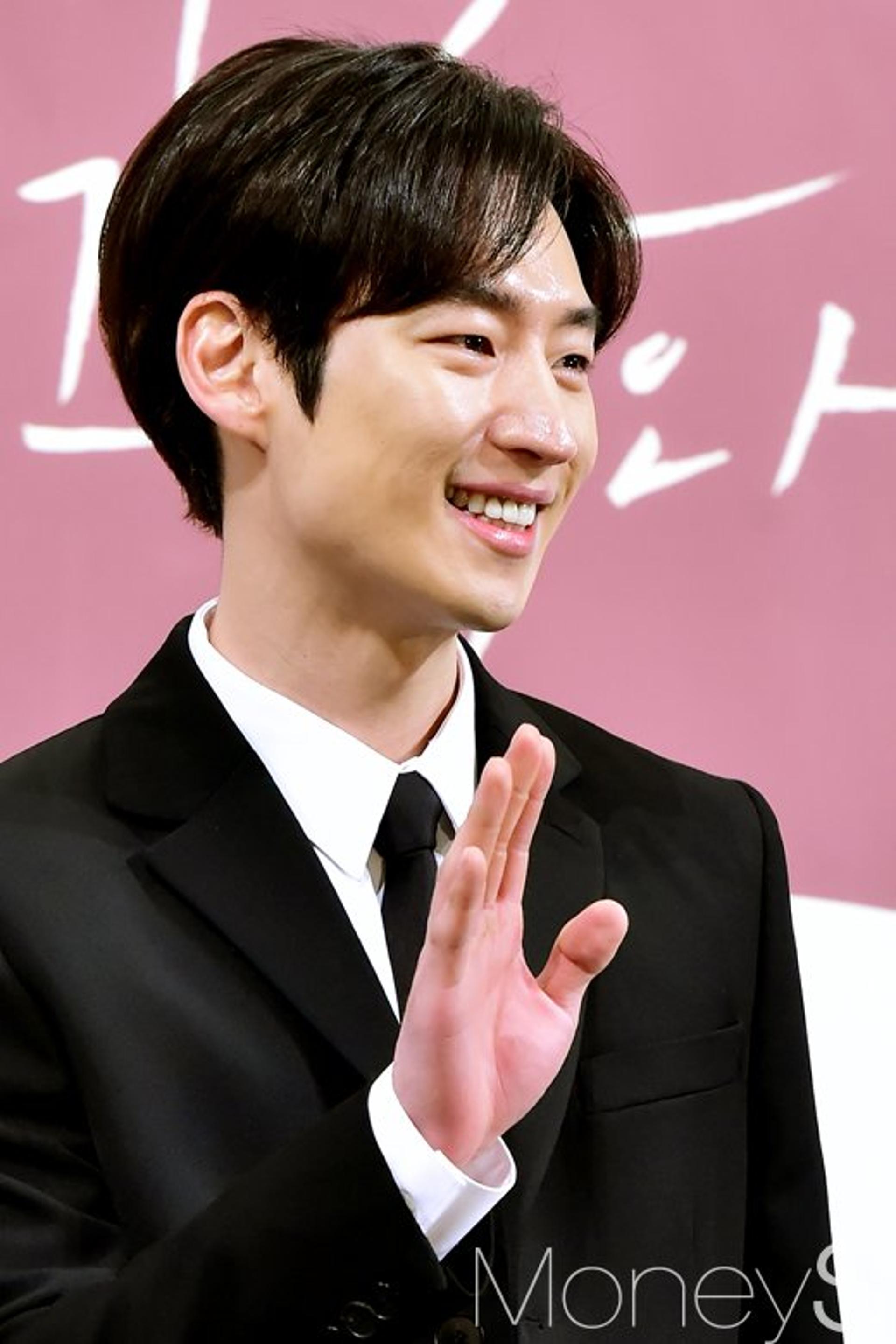 이제훈 SBS 연기대상 MC 합류, 신동엽·신혜선과 '환상호흡' 기대