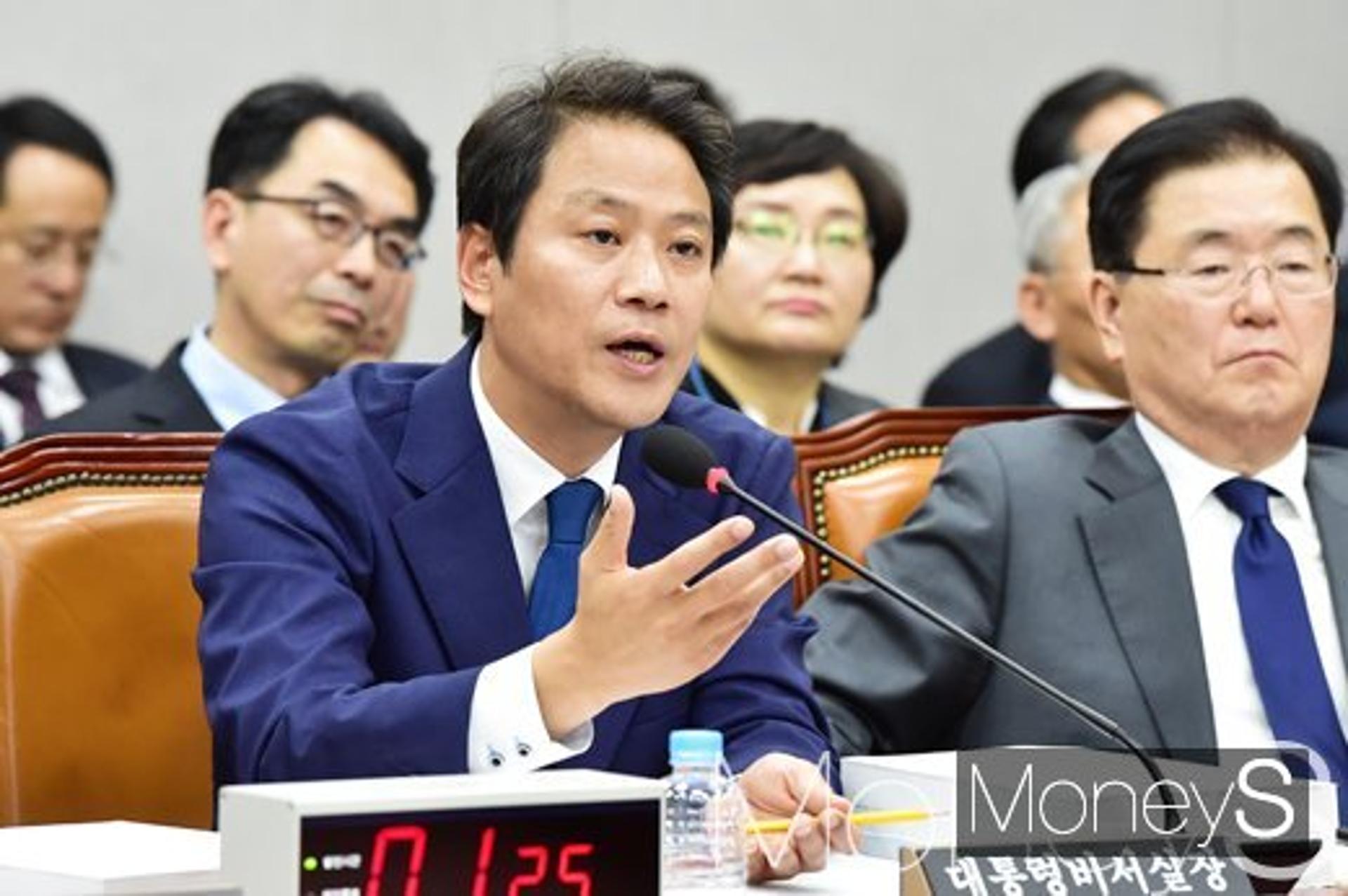 '국회 운영위 출석' 임종석 "터무니없는 정치공세"