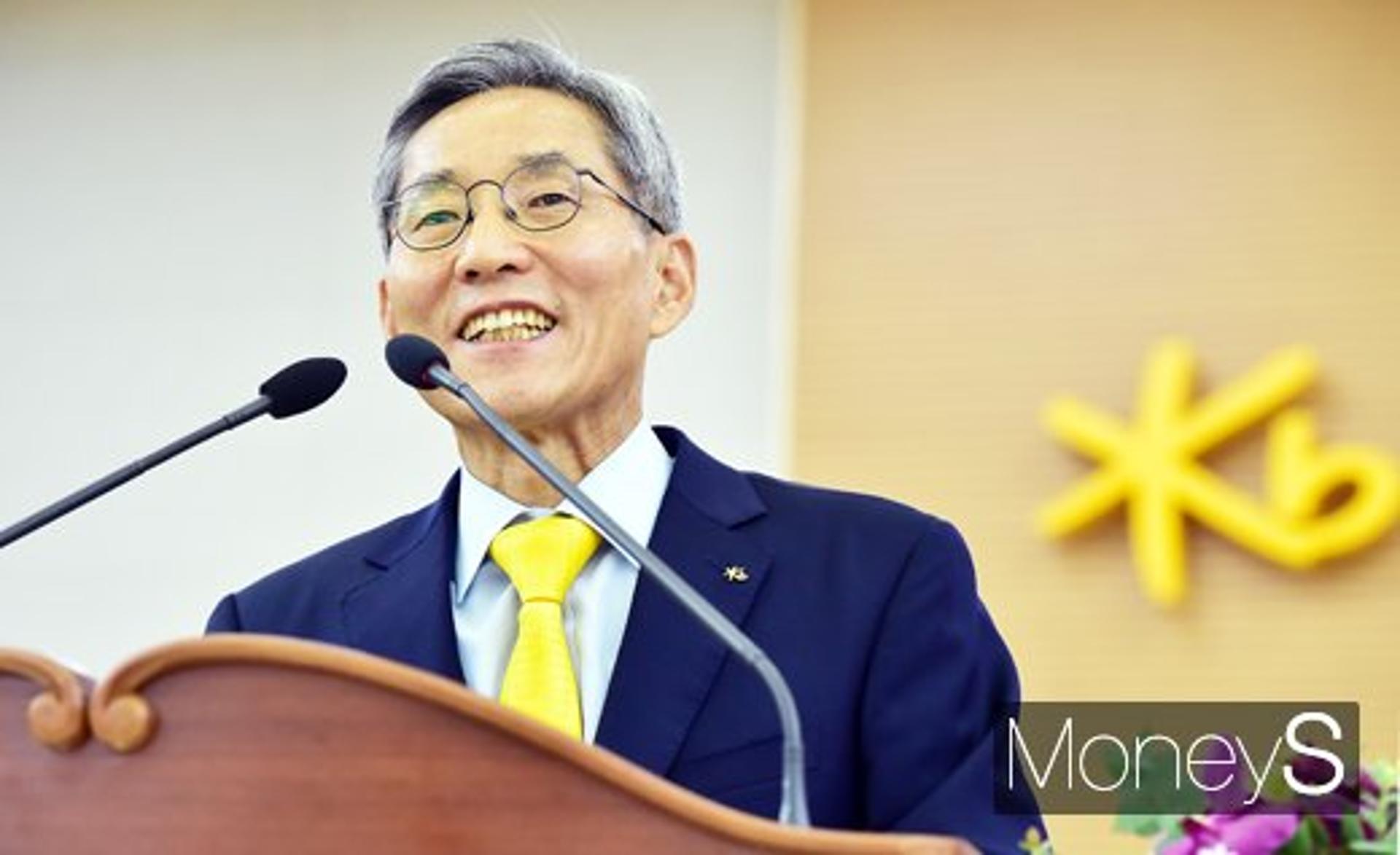 [신년사] 윤종규 KB금융 회장 "압도적인 리딩금융그룹으로 도약"