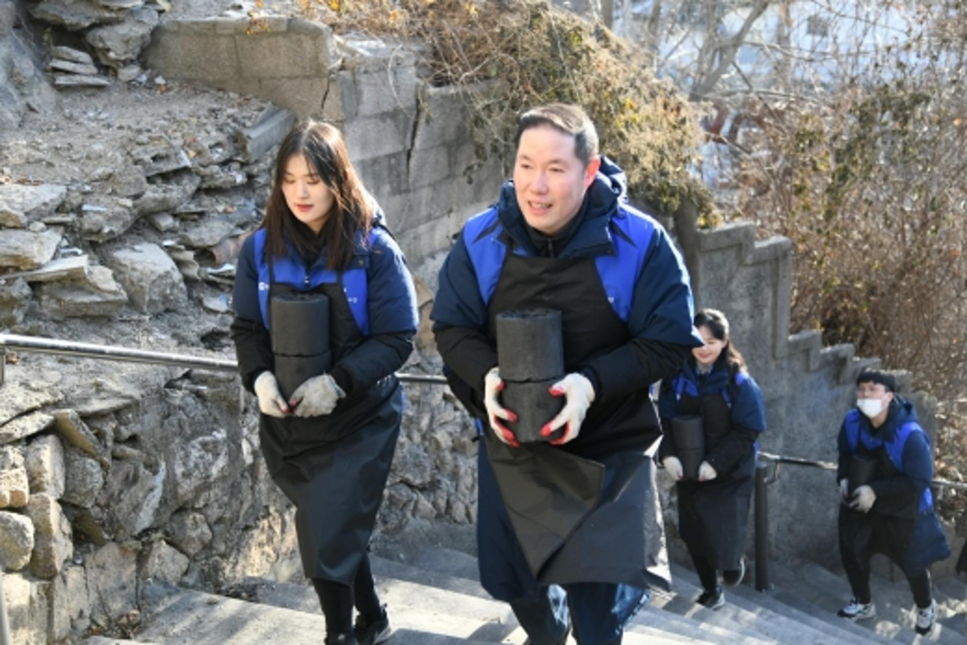 효성 53기 신입사원, 연탄나눔으로 첫 활동 개시