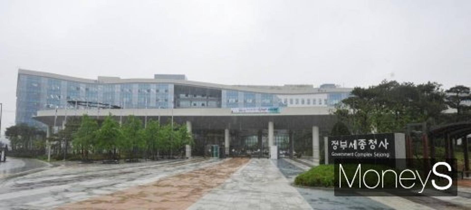 국토부 "공시가격 30% 오르면 건강보험료 13% 오른다" 주장 반박