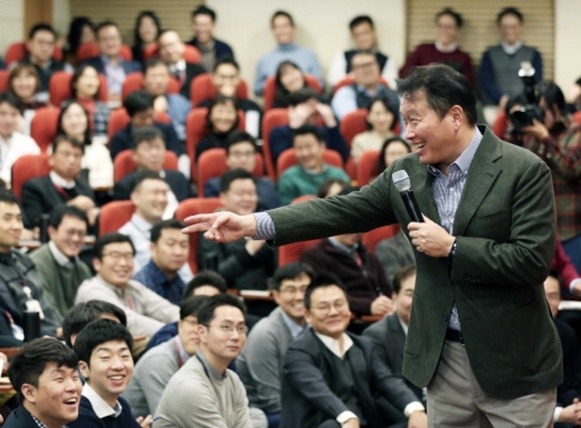 최태원 SK 회장 “제 워라밸 점수는 꽝”… 임직원과 솔직 토크