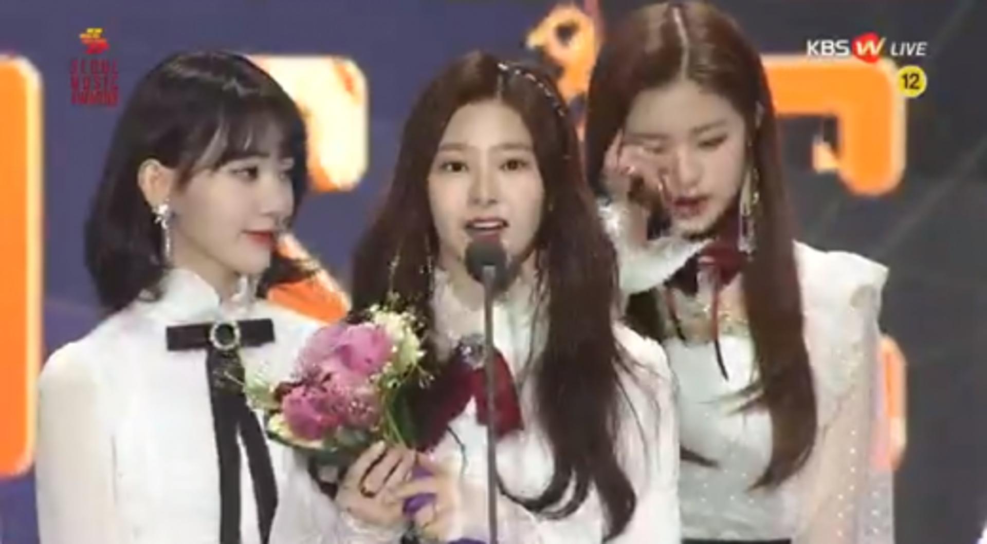 [2019 서울가요대상] 스트레이키즈 아이즈원 신인상 "초심잃지 않을 것"
