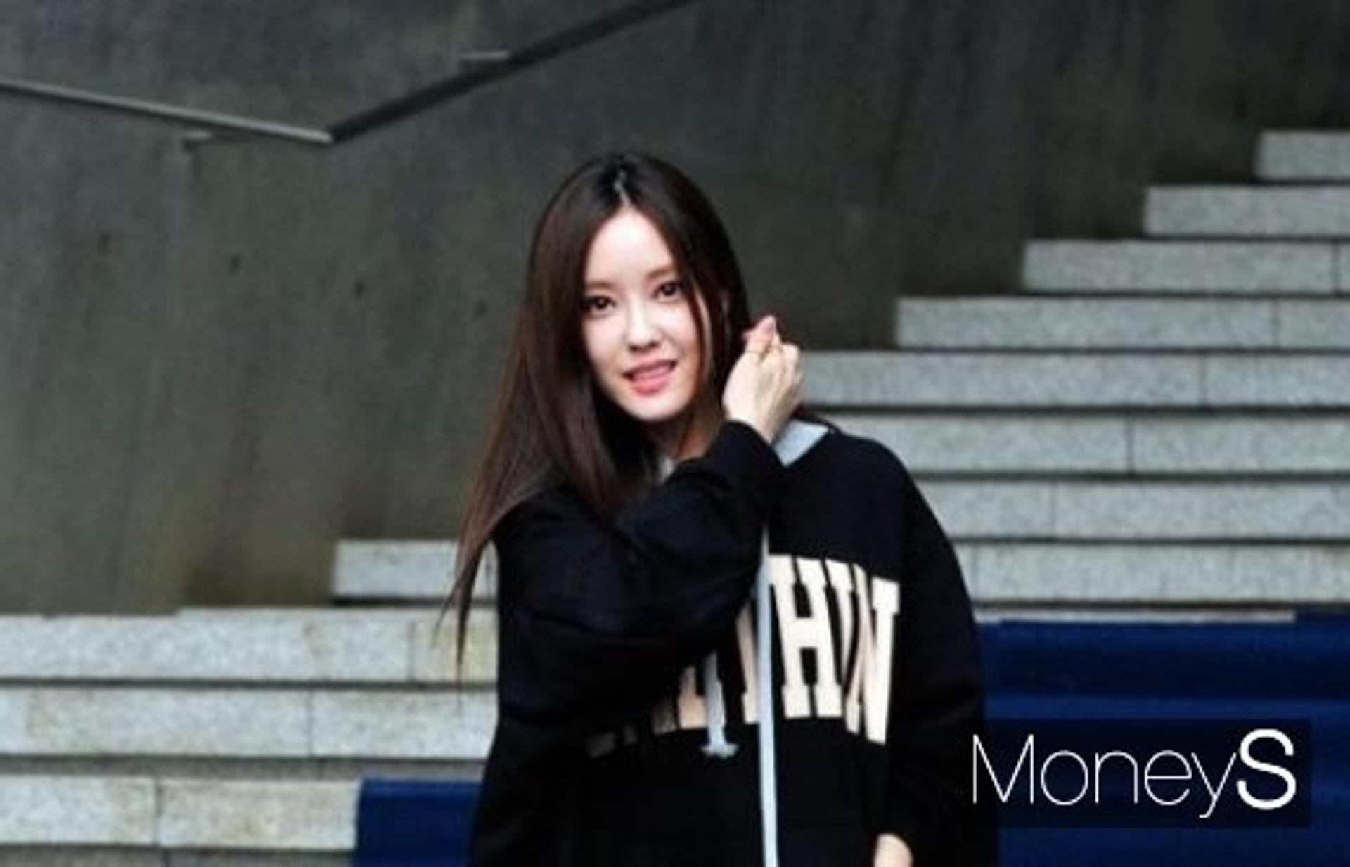 효민 열애설, 1년 만에 부인한 속사정… "명확히 못 밝혔다"