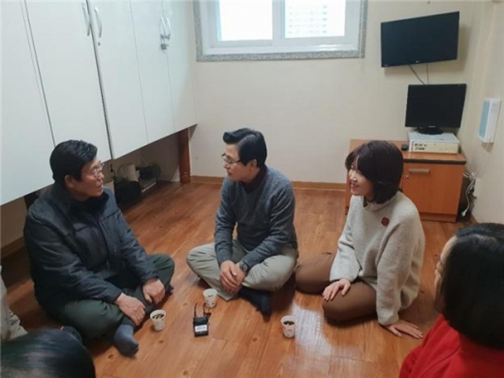 황교안 “약자 행복한 나라 만들어야”… 노인 복지시설 방문