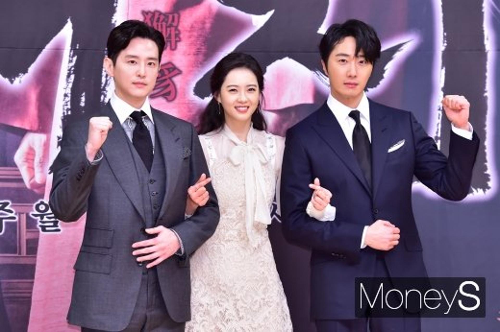'해치' 정일우, '아이템'·'조들호2' 꺾고 월화극 시청률 1위