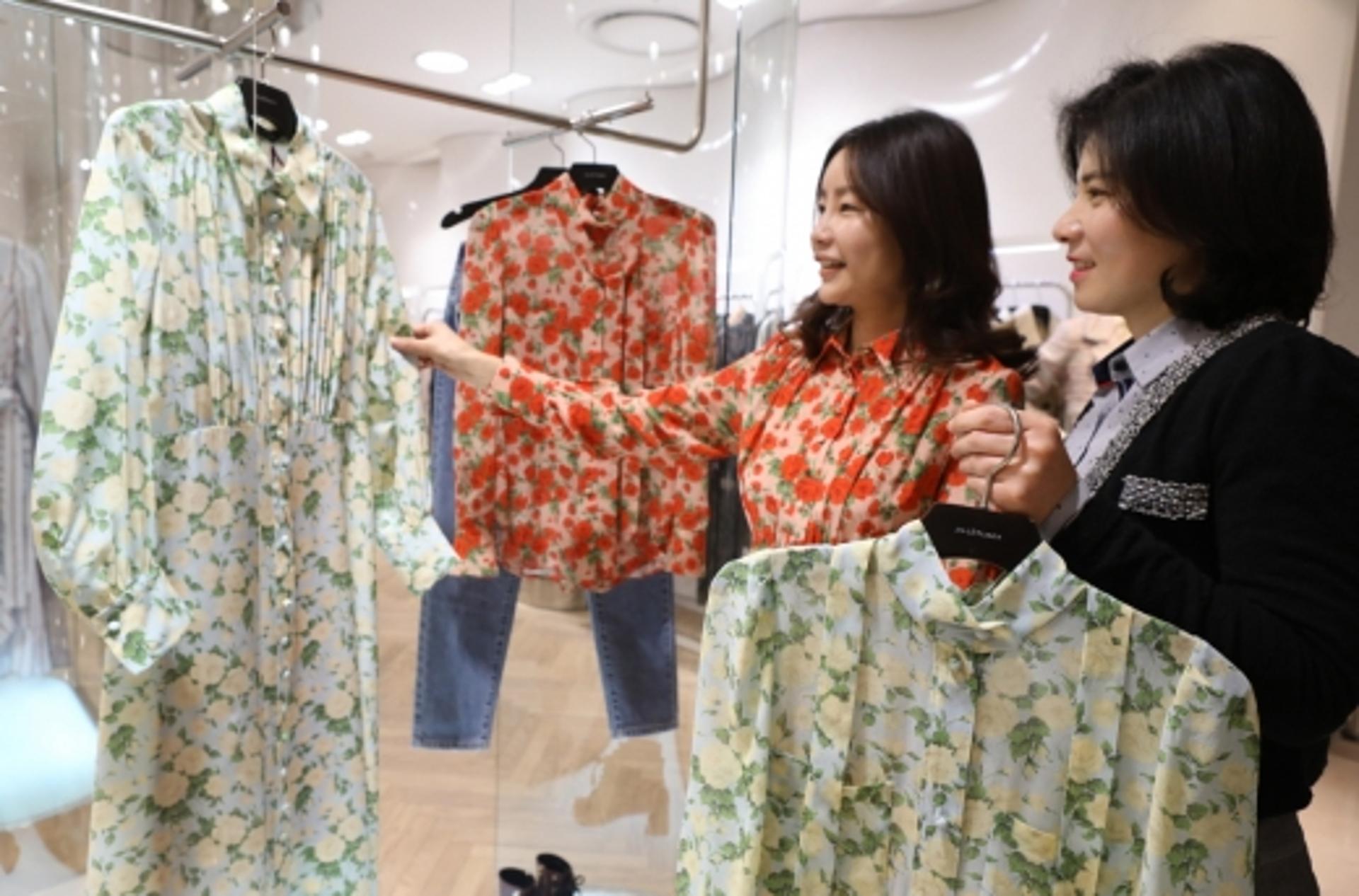 롯데백광주점, 올 봄 여심잡을 꽃무늬 의류 선보여