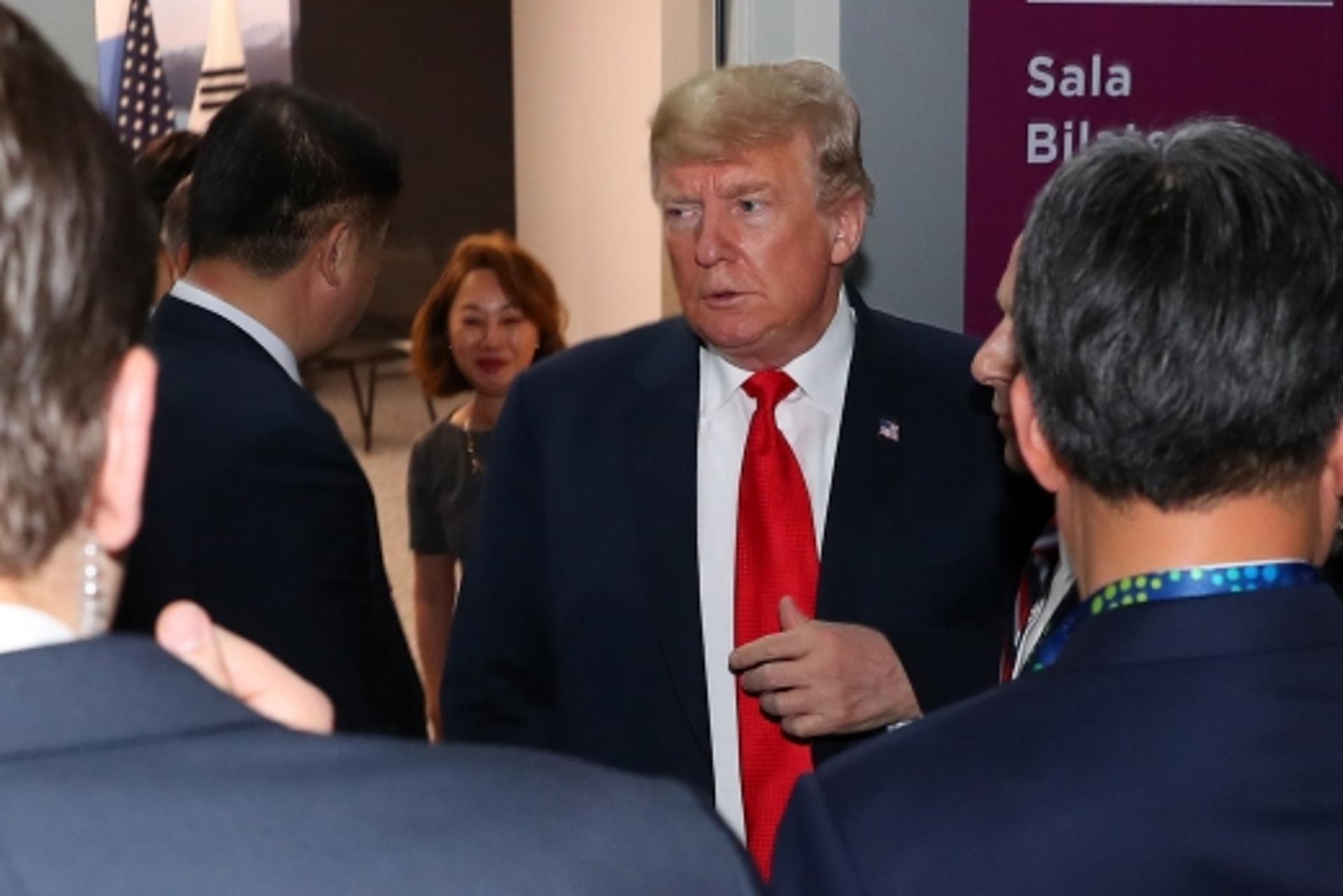 트럼프 국가비상사태 선포… 미국 전역 혼돈 속 소송 움직임