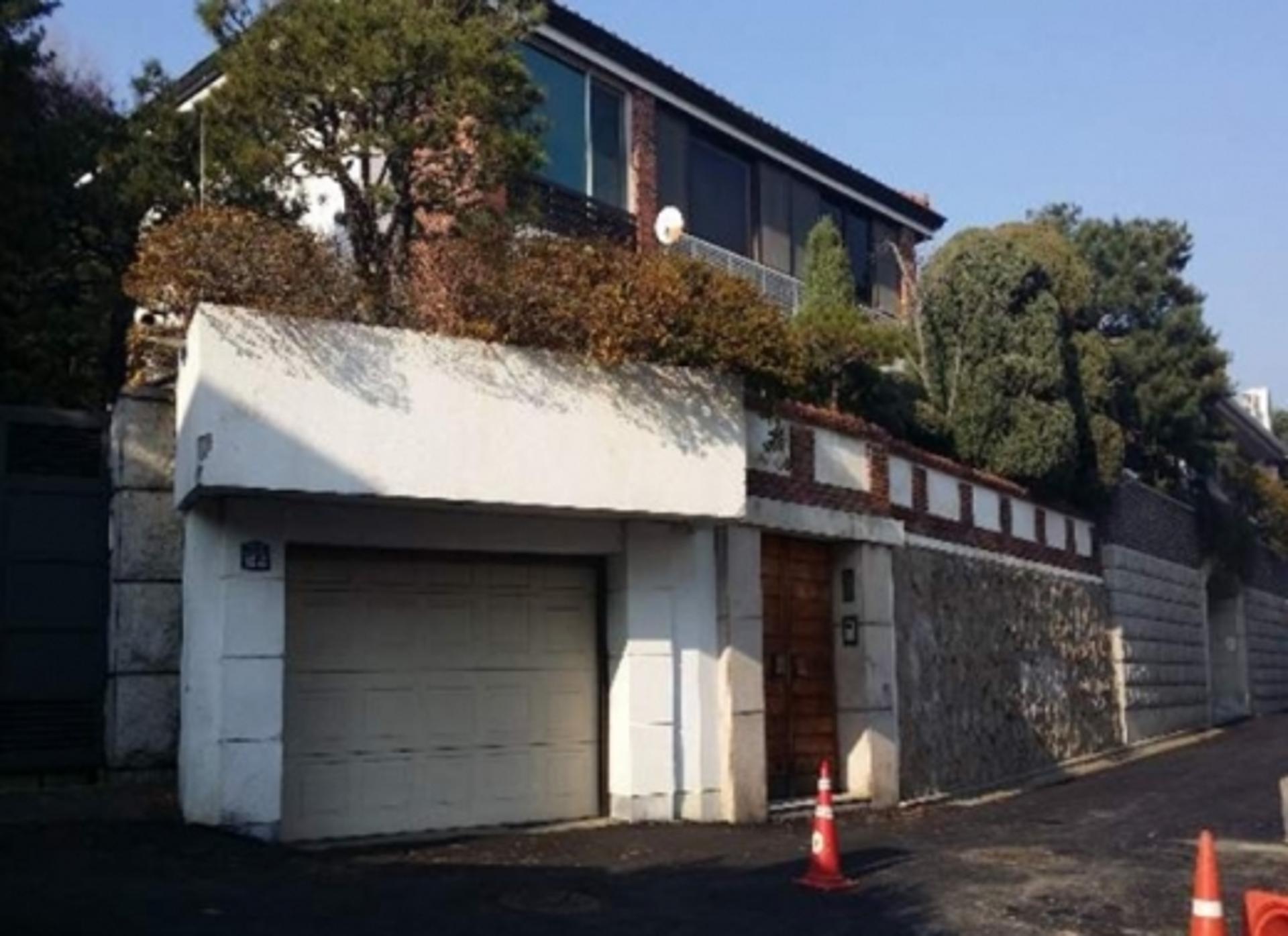 전두환 연희동 자택, 2차 공매 입찰서도 유찰… 102억→ 82억