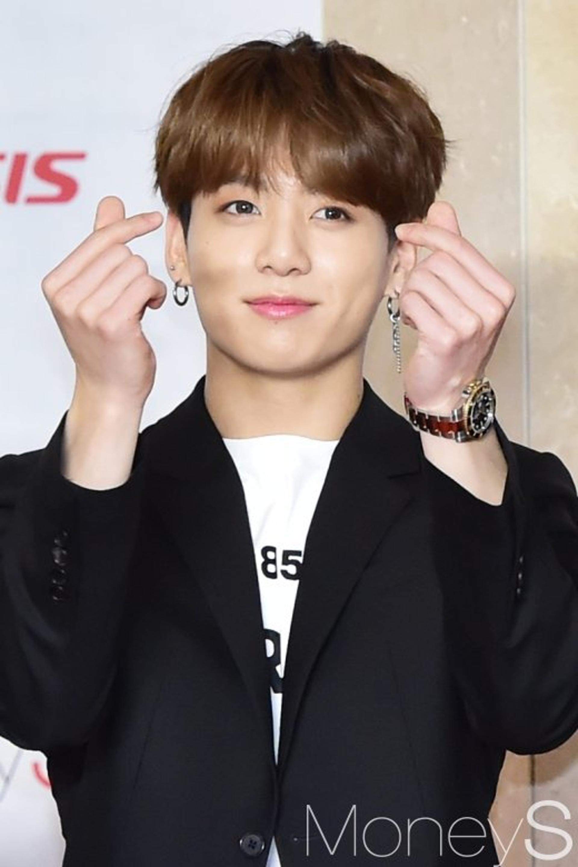 방탄소년단 정국이 바르는 '호호바 오일' 4글자라고?