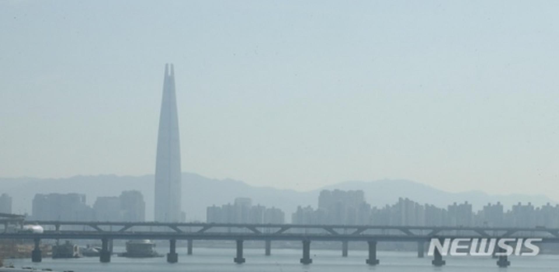 [오늘날씨] 봄 날씨 시샘한 뿌연 공기… 전국 미세먼지 '나쁨'