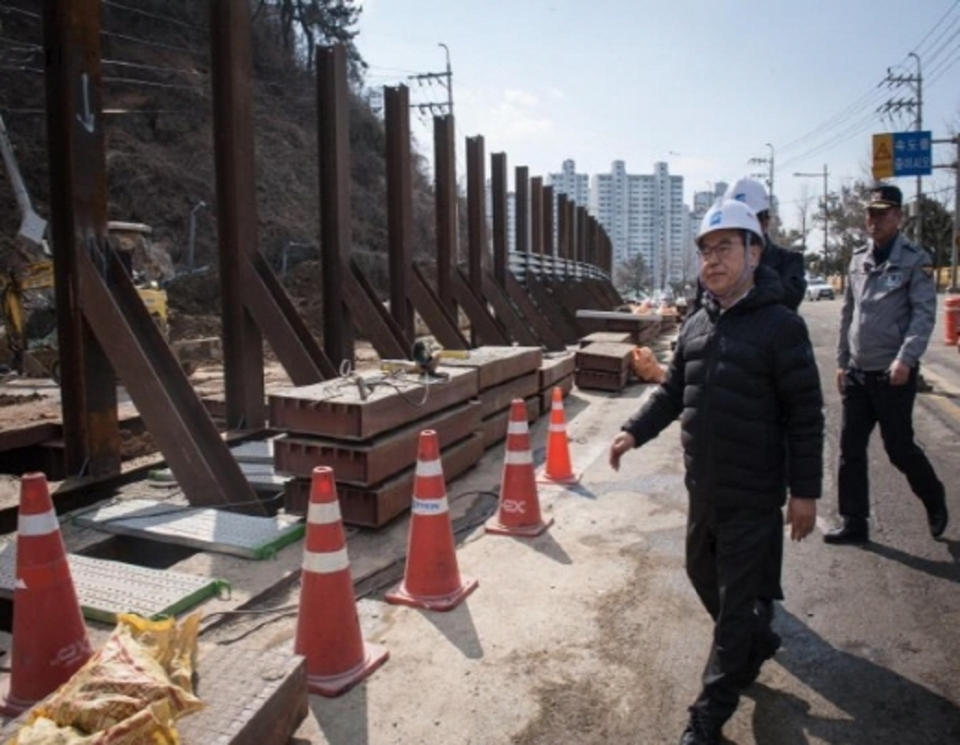 부산시 “승학산 낙석사고, 행정절차 앞서 시민 안전부터 지킬 것”