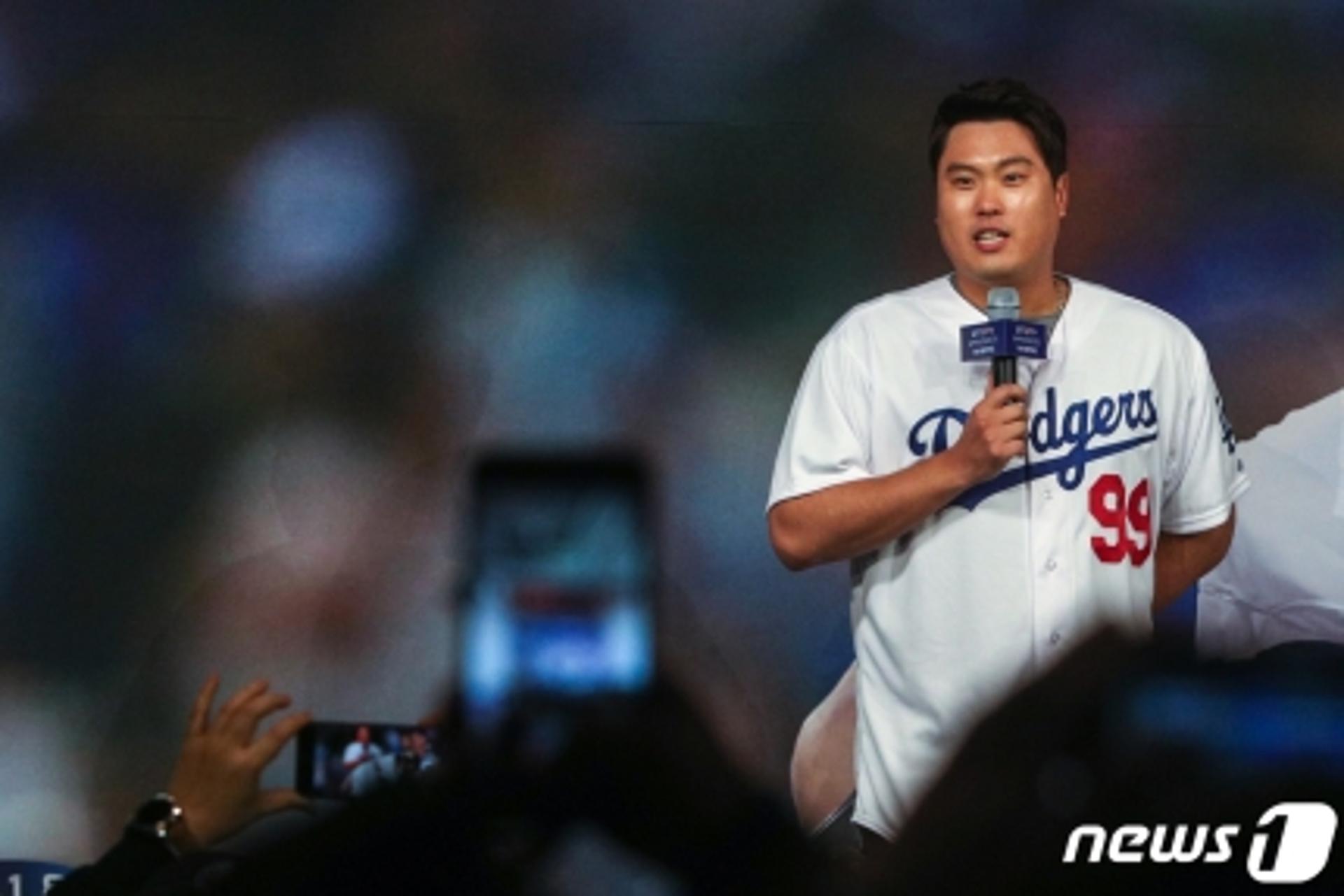 류현진, 2이닝 무실점 호투… 팀은 패배