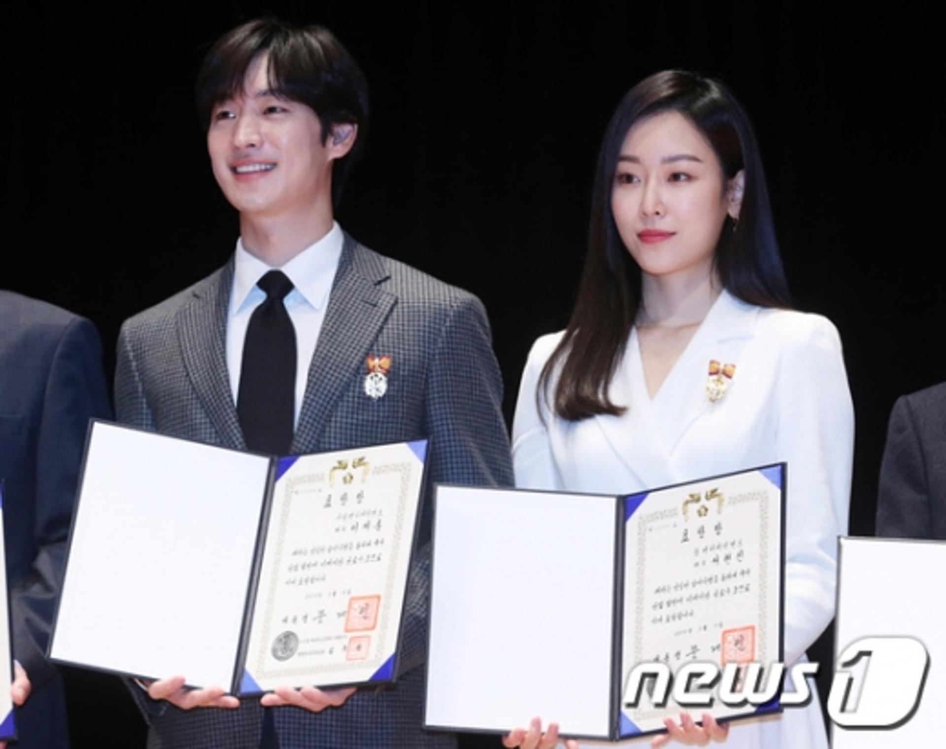 이제훈·서현진, '모범 납세자' 표창… "성실납세문화 조성"