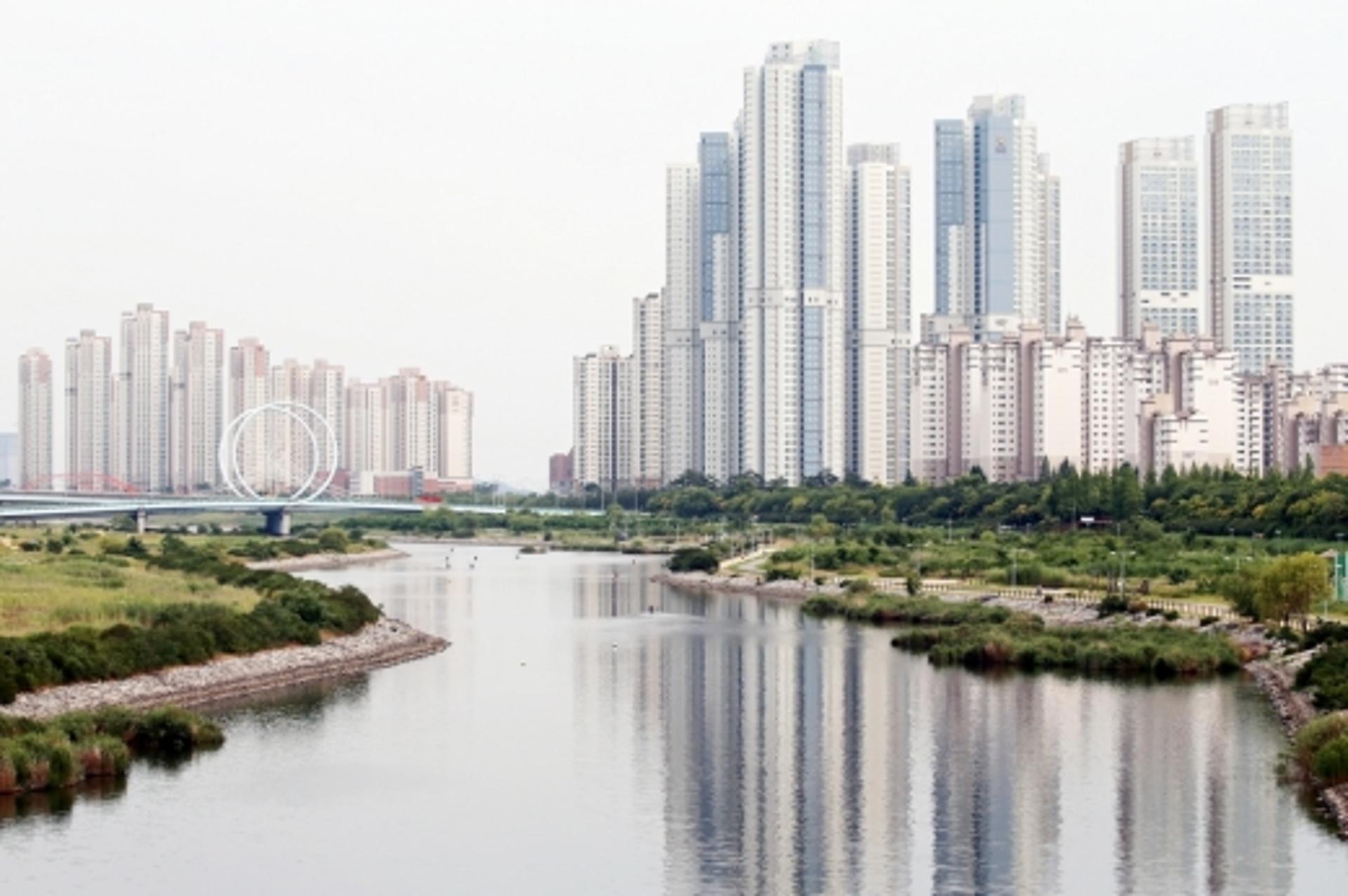 숲에서 숨 쉬고 치유한다… 미세먼지 극성에 ‘숲세권’ 아파트 주목