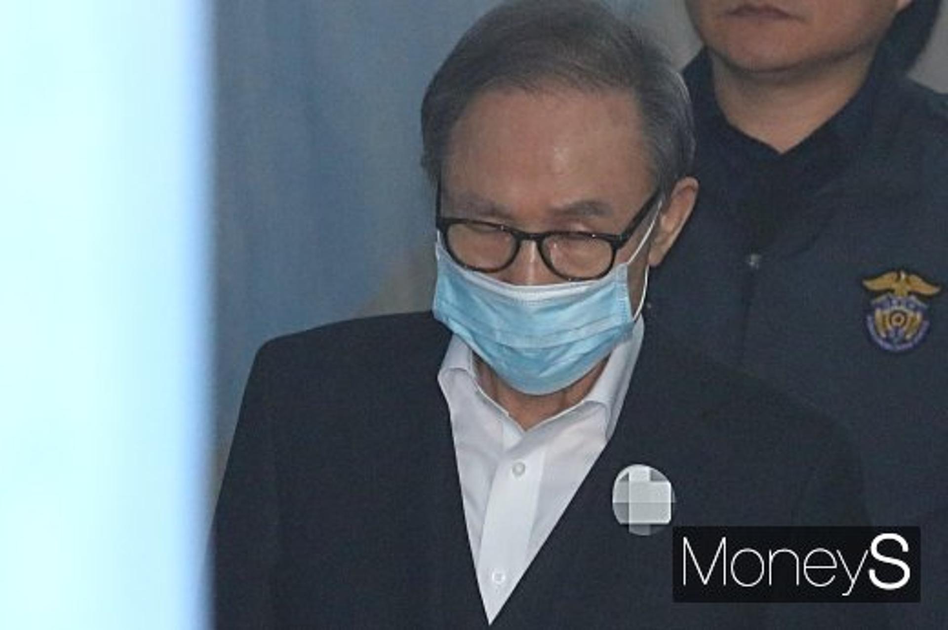 법원 "이명박, 다음달 구속기간 만료일까지 선고 불가"(속보)