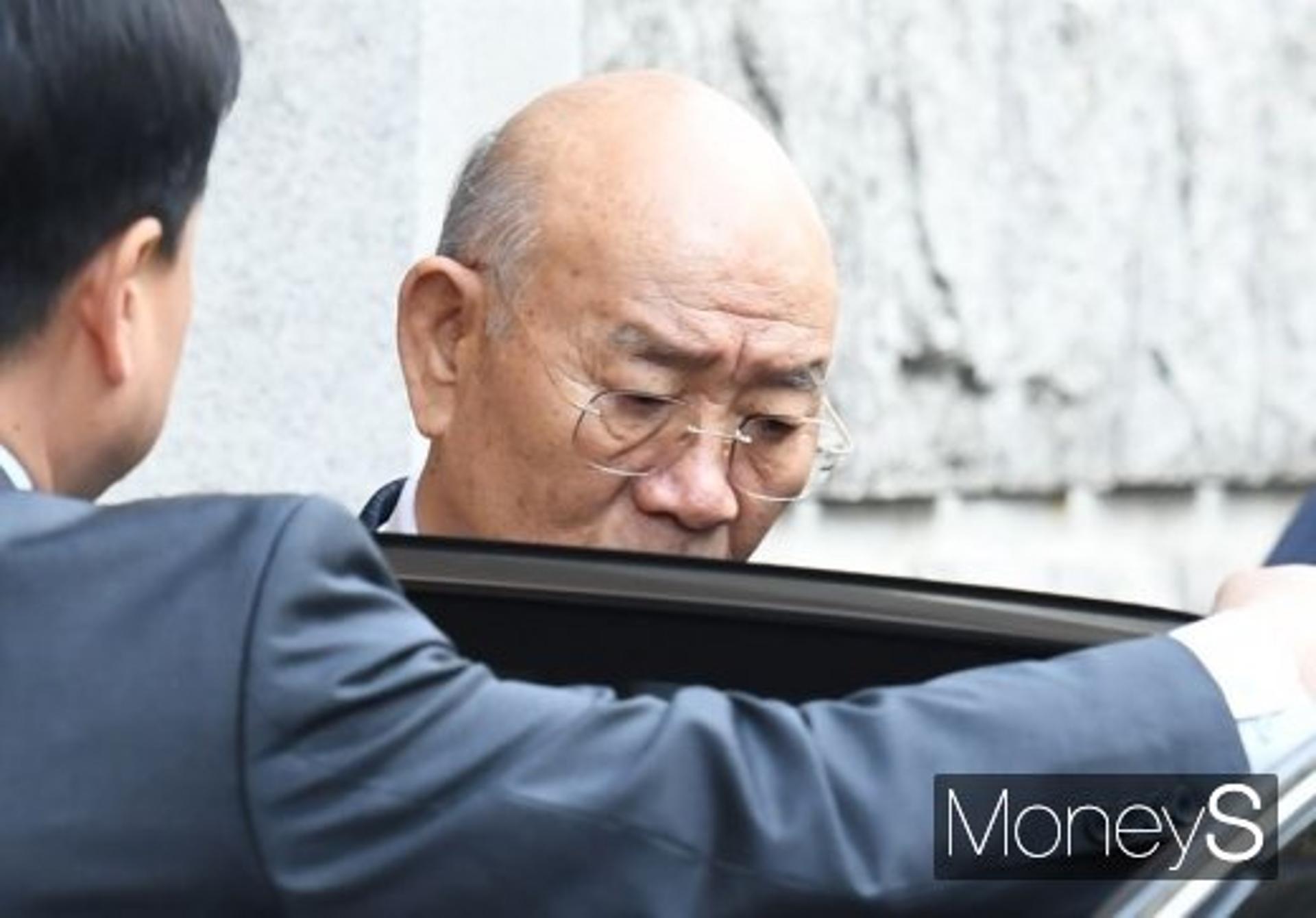 전두환 광주법원 도착…취재진 질문 '묵묵부답'