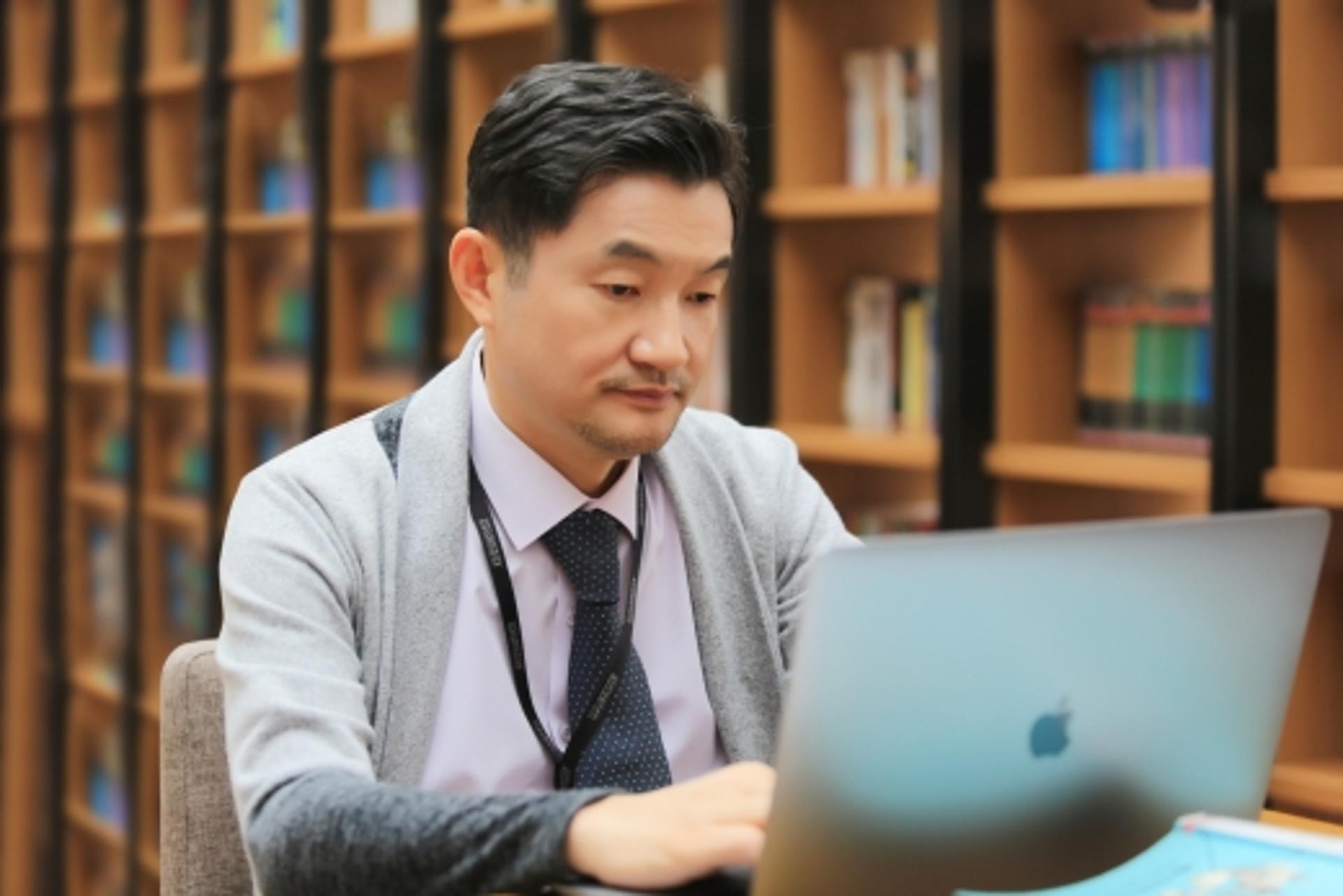 [이사람] "디지털 정글, 난공불락 기업도 무너지는 건 한순간"