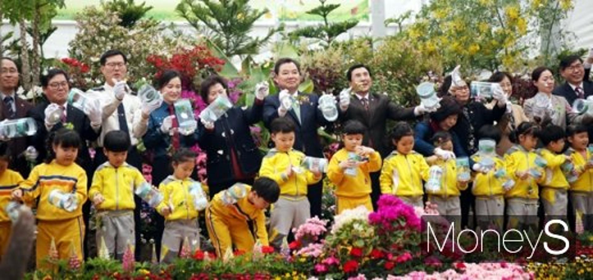 함평군, '축제 성공기원' 나비 날기기 행사 개최