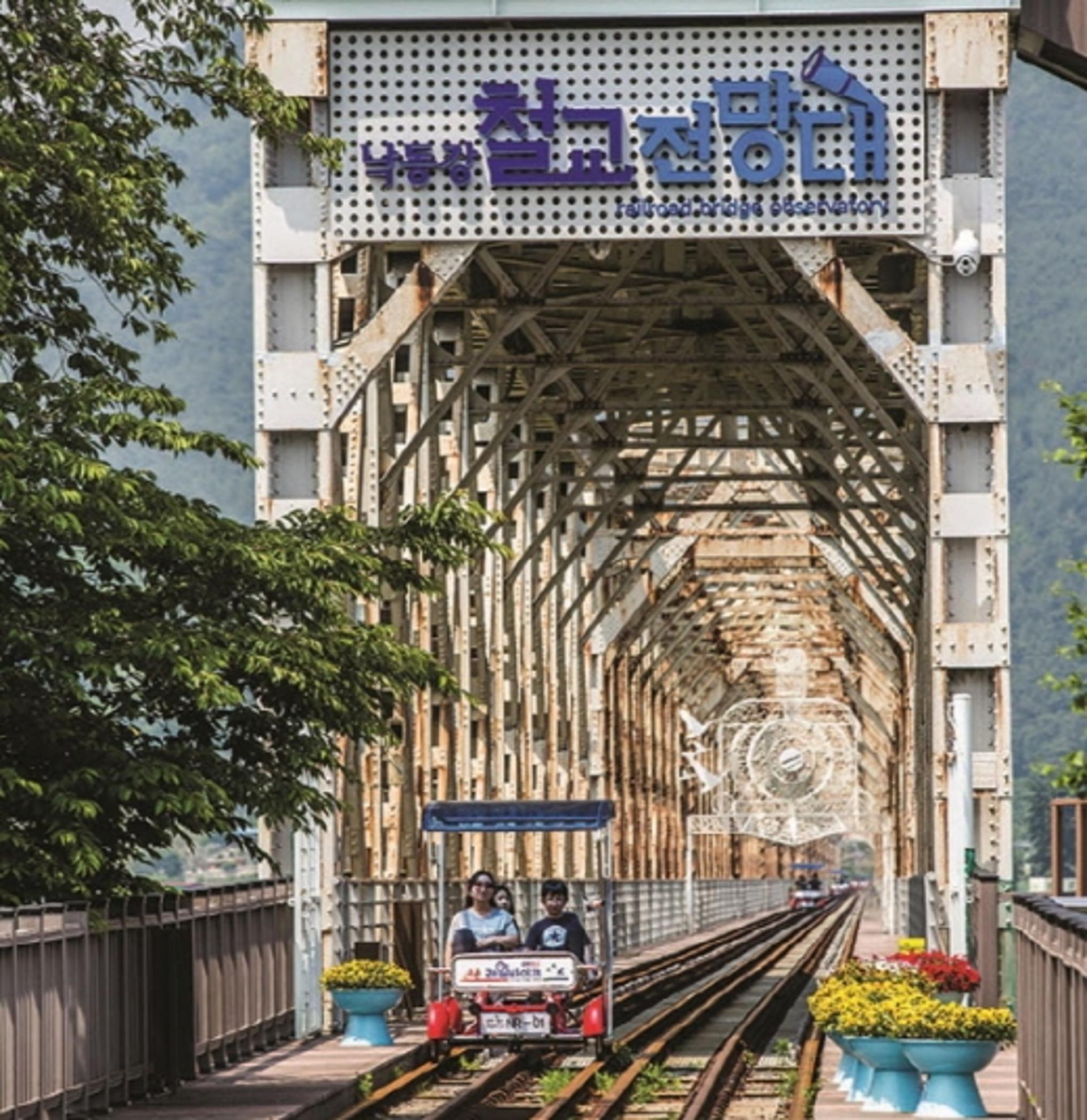 특별한 추억을 만들려면 2000년 러브스토리 가득한 김해시로