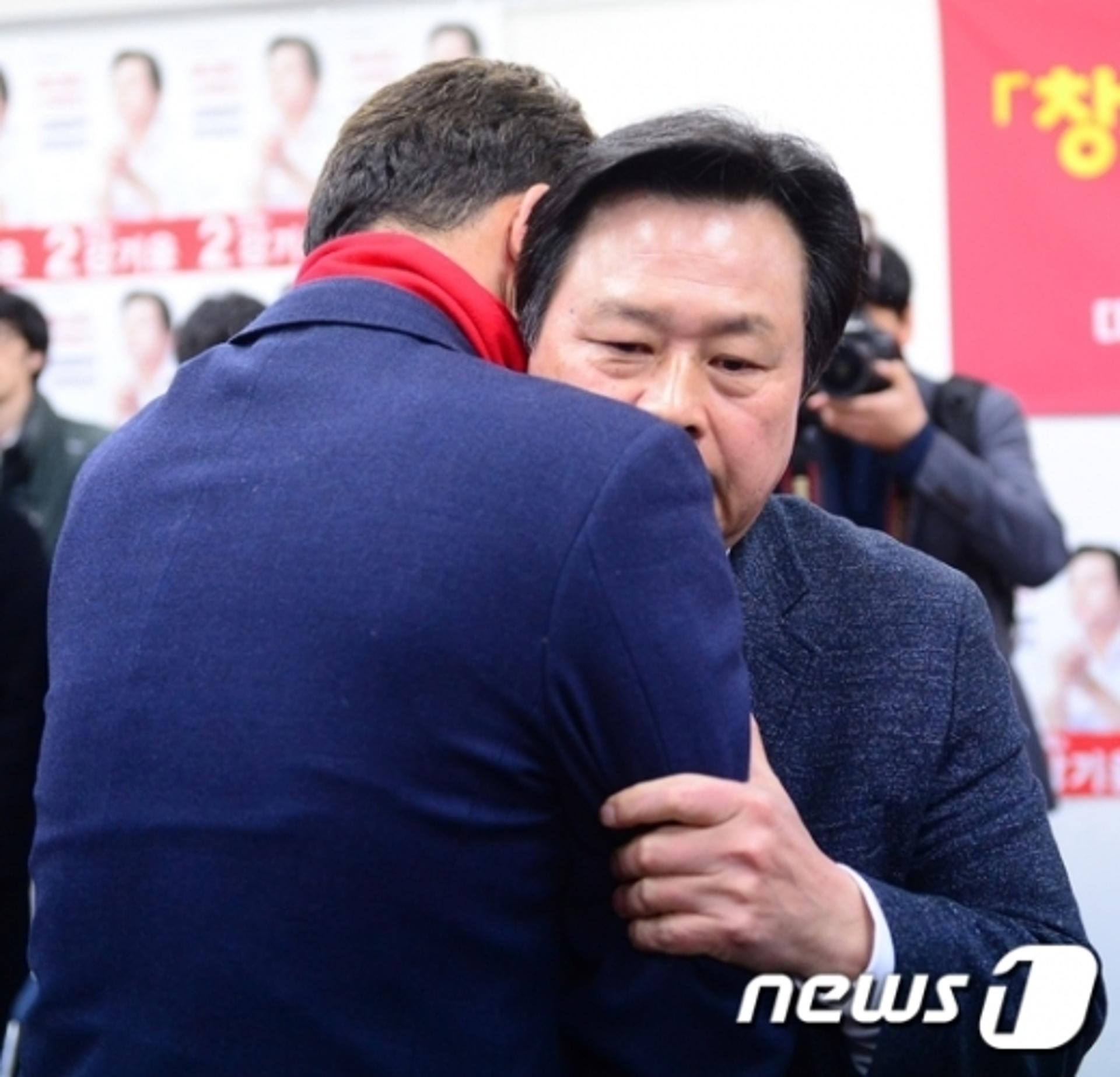 [4.3 보궐선거 결과] '창원성산' 강기윤 "황교안 대표 미안, 제 불찰"