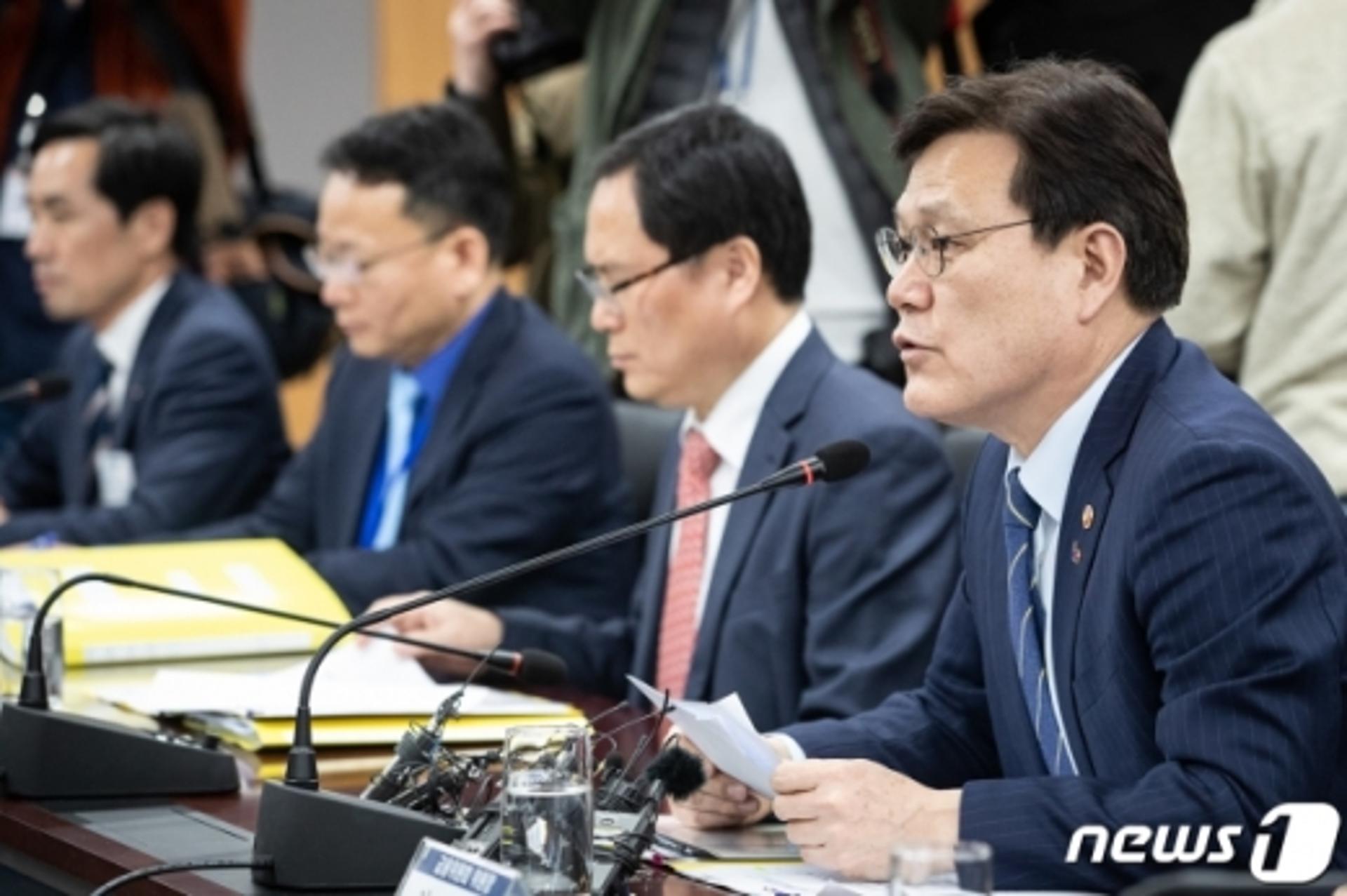 최종구 "가맹점 수수료 기대면 도태… 카드사 패러다임 변해야"
