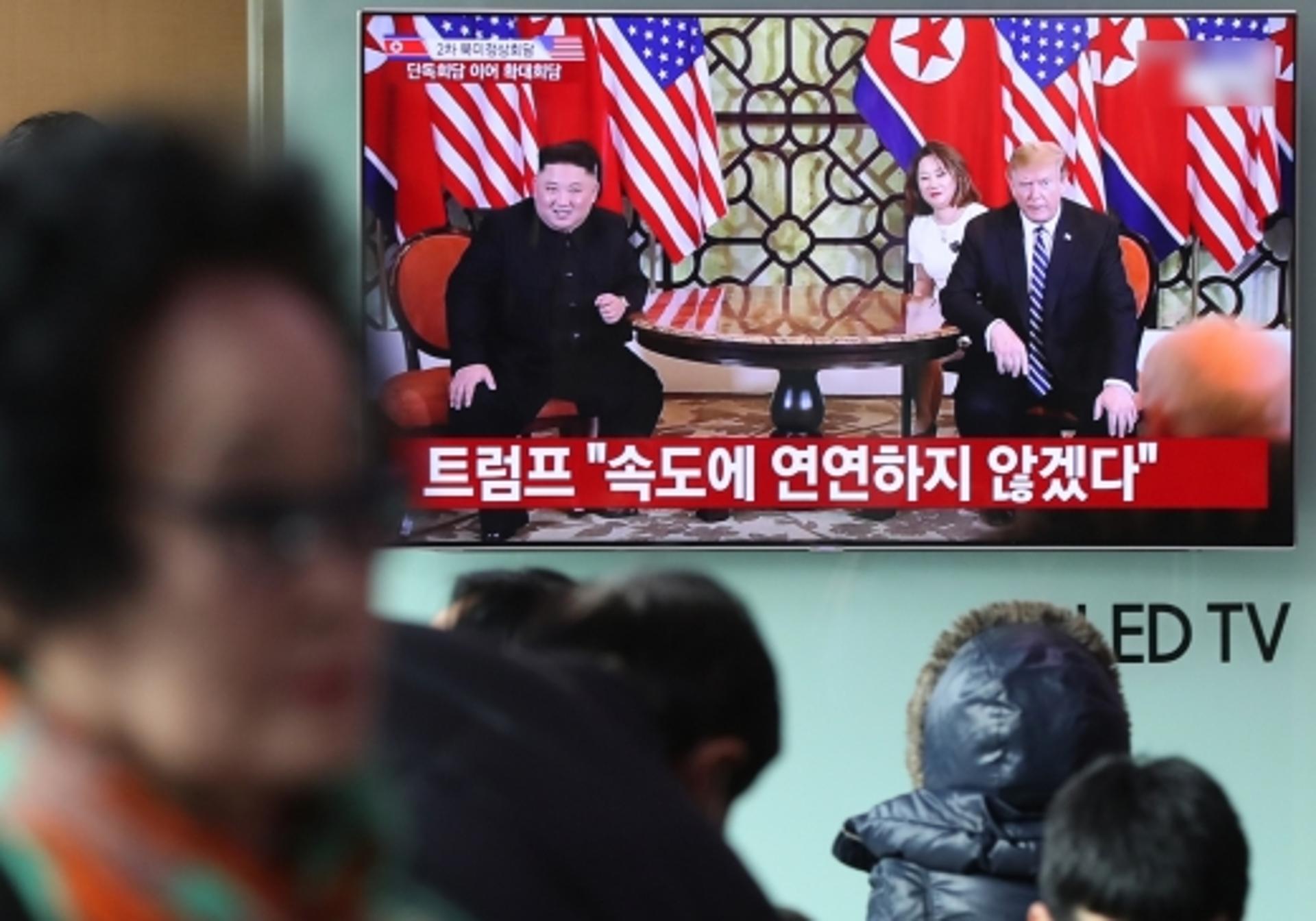 김정은, 미국에 새 계산법 촉구… "연말까지 대화 기다려본다"