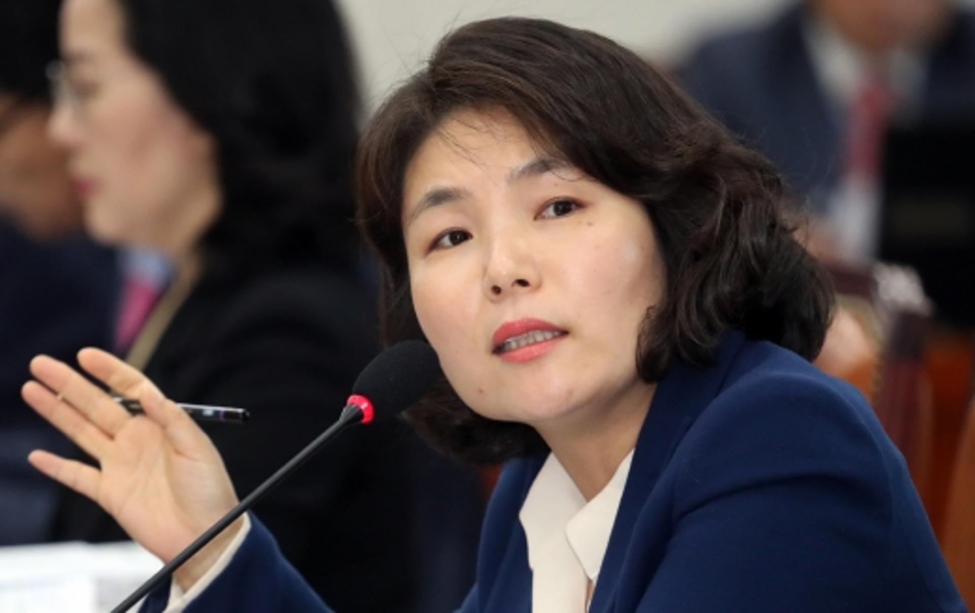 자유한국당 "김정은, 문 대통령에 북한 편에 서라 통첩한 것"