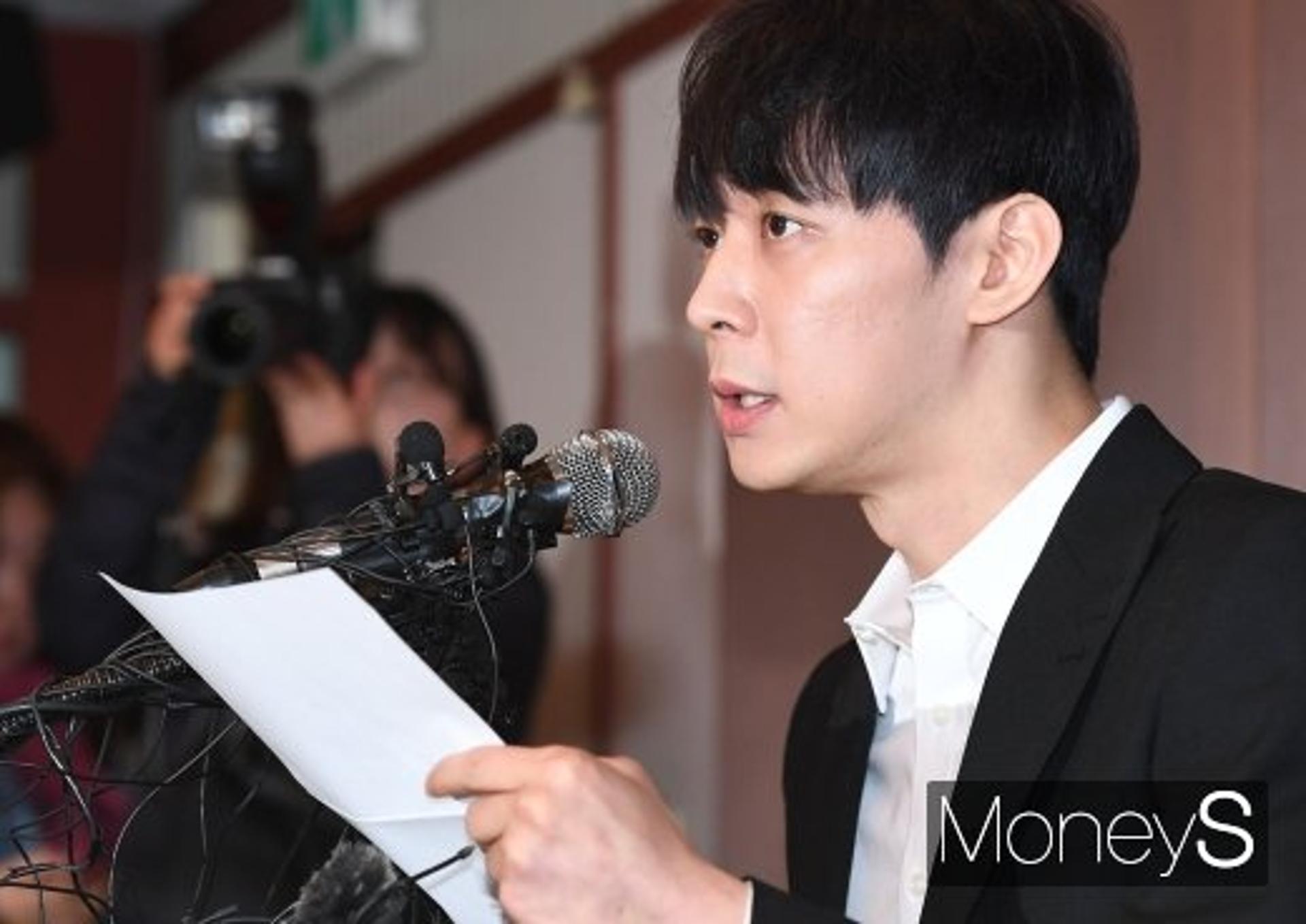 '마약투약 혐의' 박유천 경찰출석, "조사 성실히 받겠다" 한마디만
