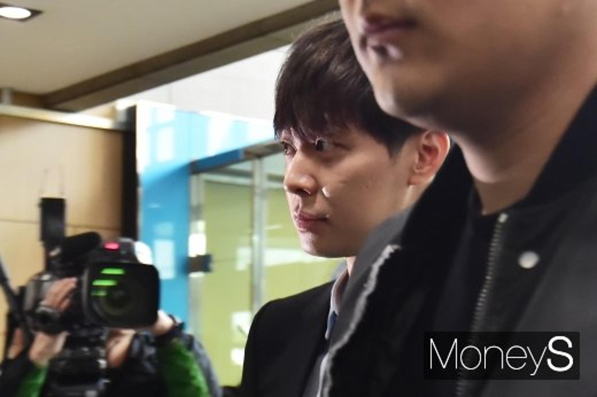 '마약혐의' 박유천, 체모 제모… 증거 인멸 시도?