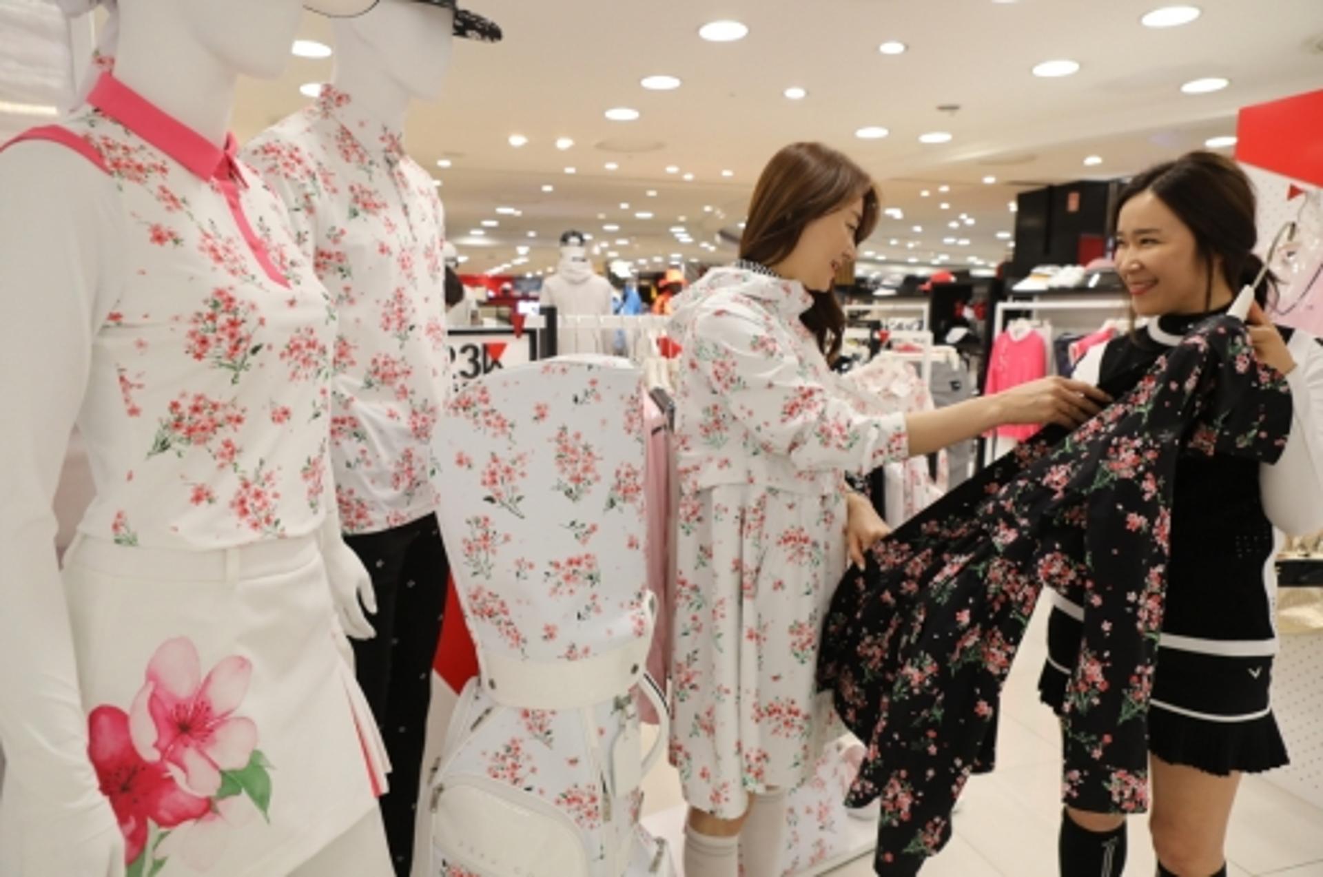 롯데백화점 광주점, 벚꽃무늬 프린팅 골프복  선보여
