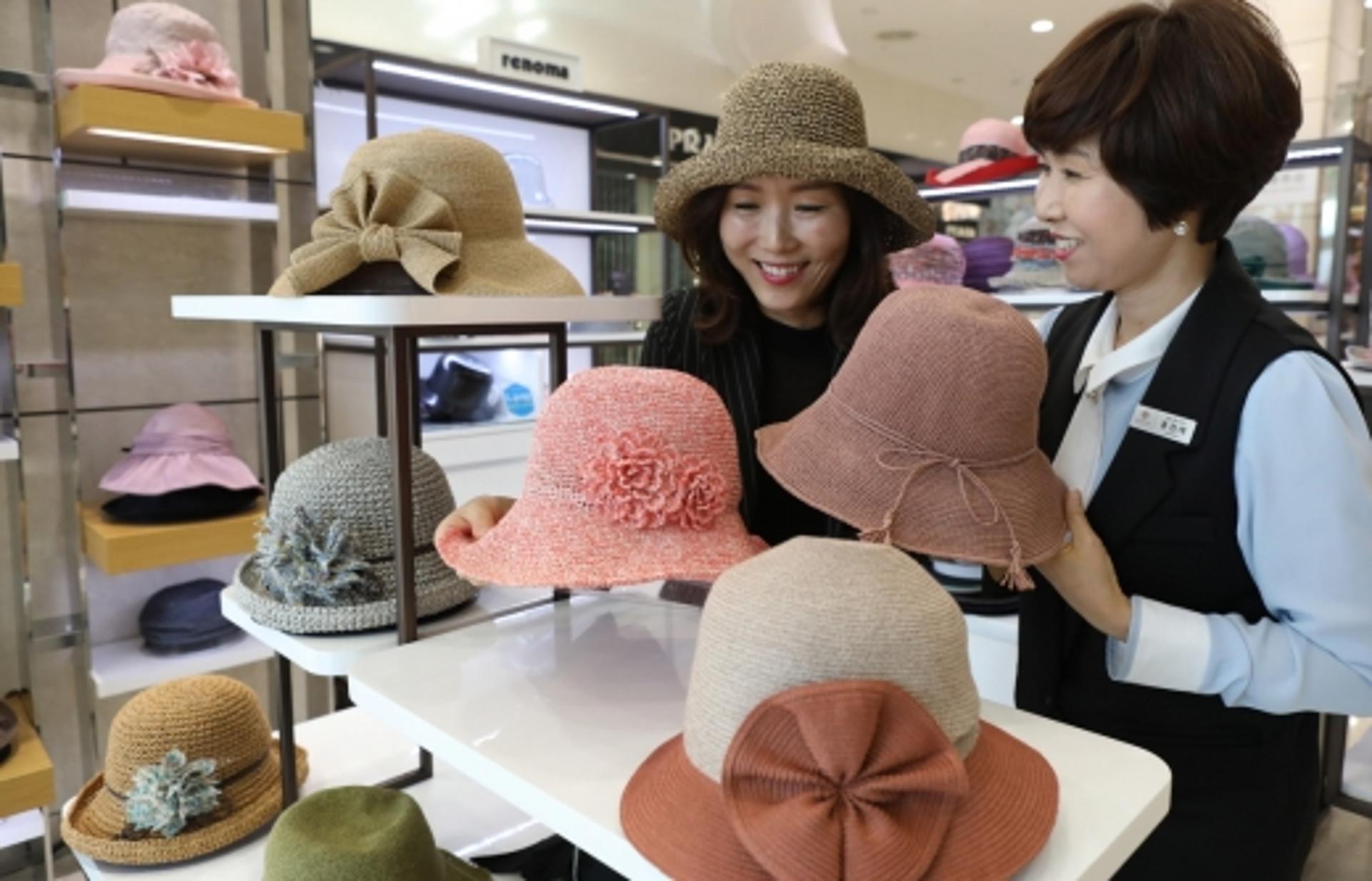 롯데백화점광주점, 여름철 햇볕 차단 '라피아소재' 모자 인기