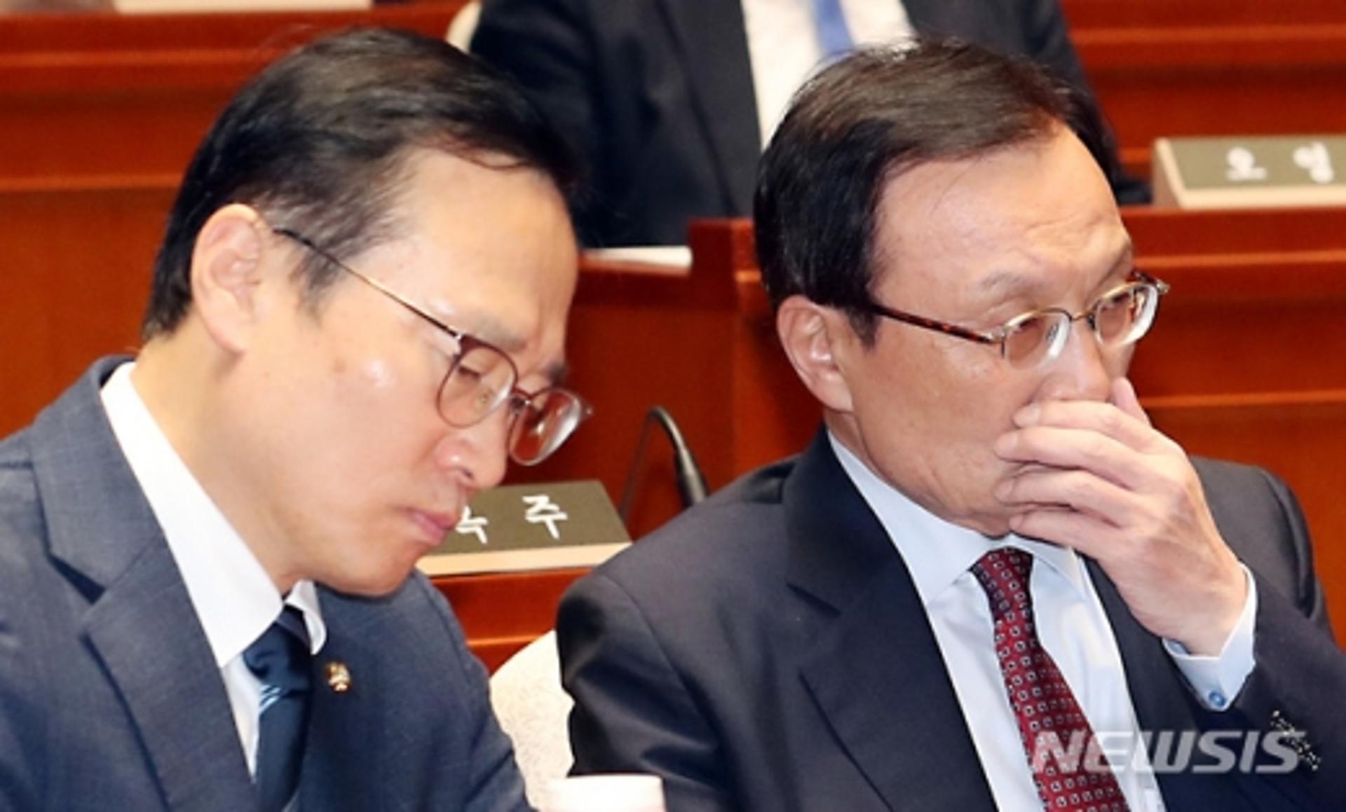 칼 뽑은 민주당, 나경원 사퇴 촉구 "응석 받아줄 상황 아냐"