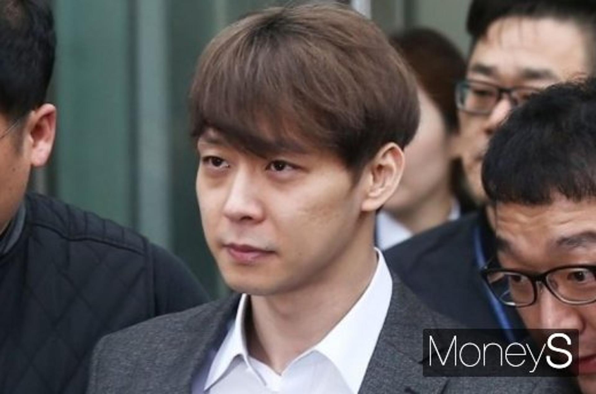'마약투약 혐의' 박유천, 구속영장 발부(속보)