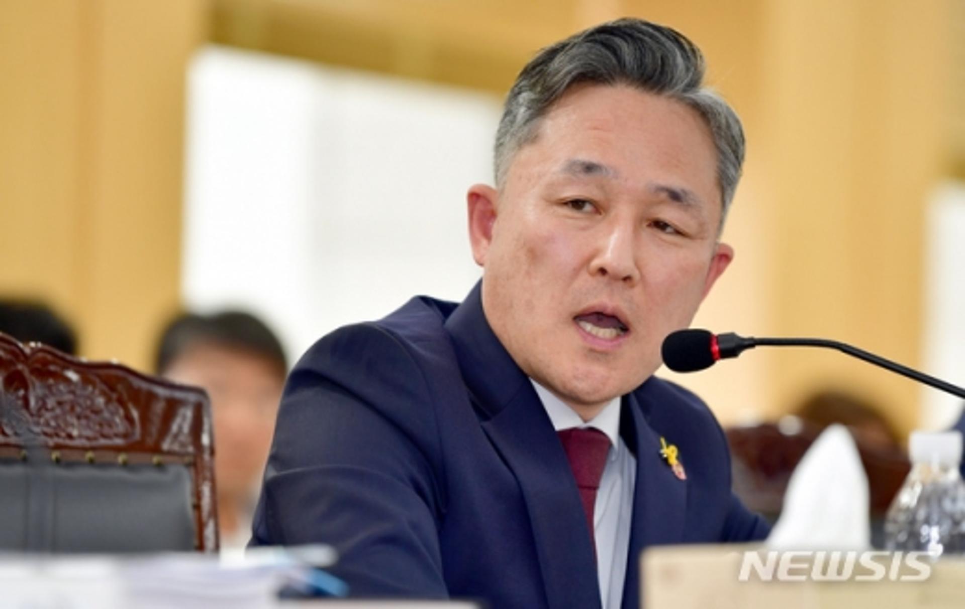 표창원, 한국당에 일침 "독재타도, 그 입에서 나올 말인가"