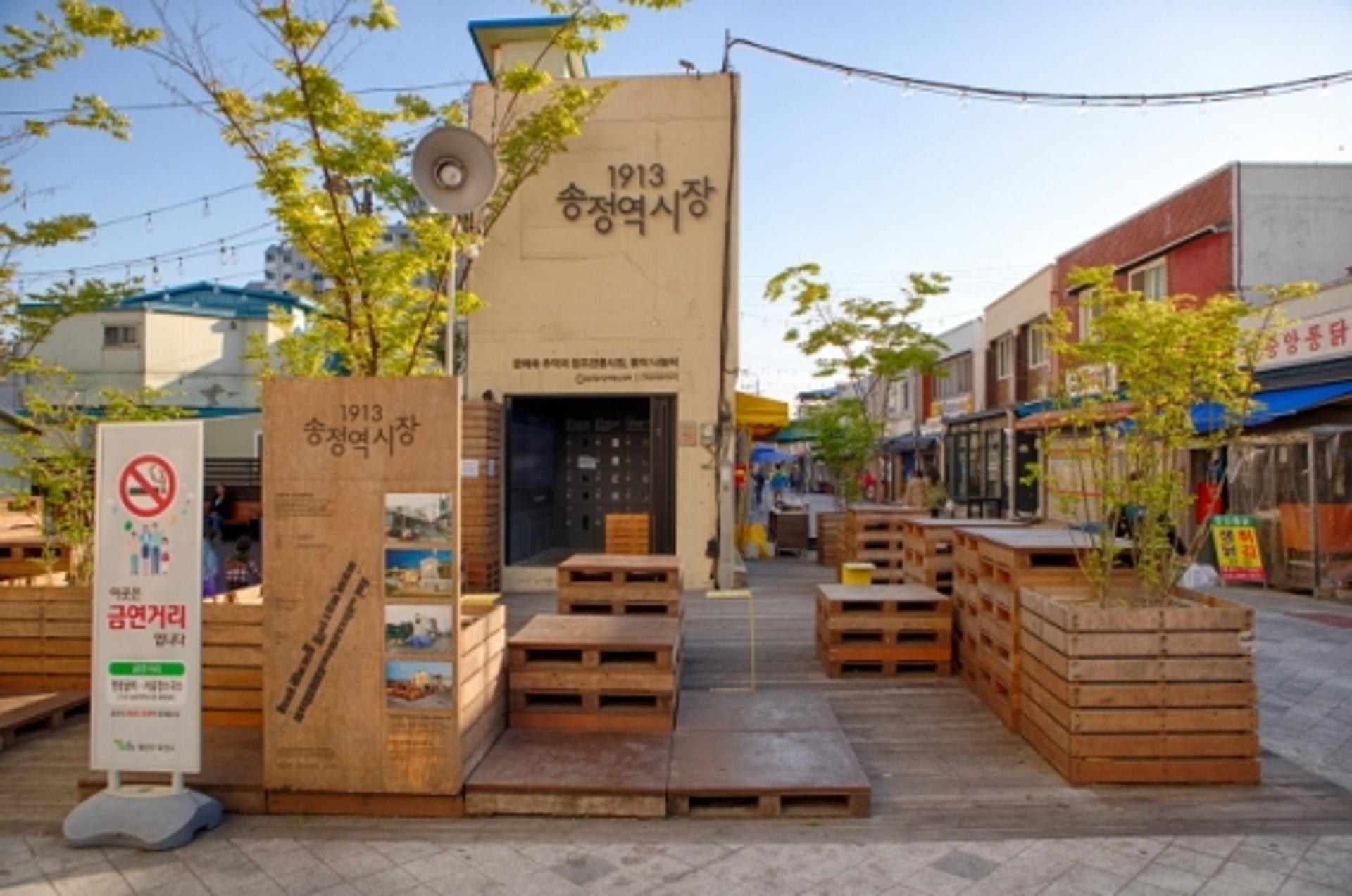 외국인 관광객, 동네 전통시장 '콕' 찍어 찾나