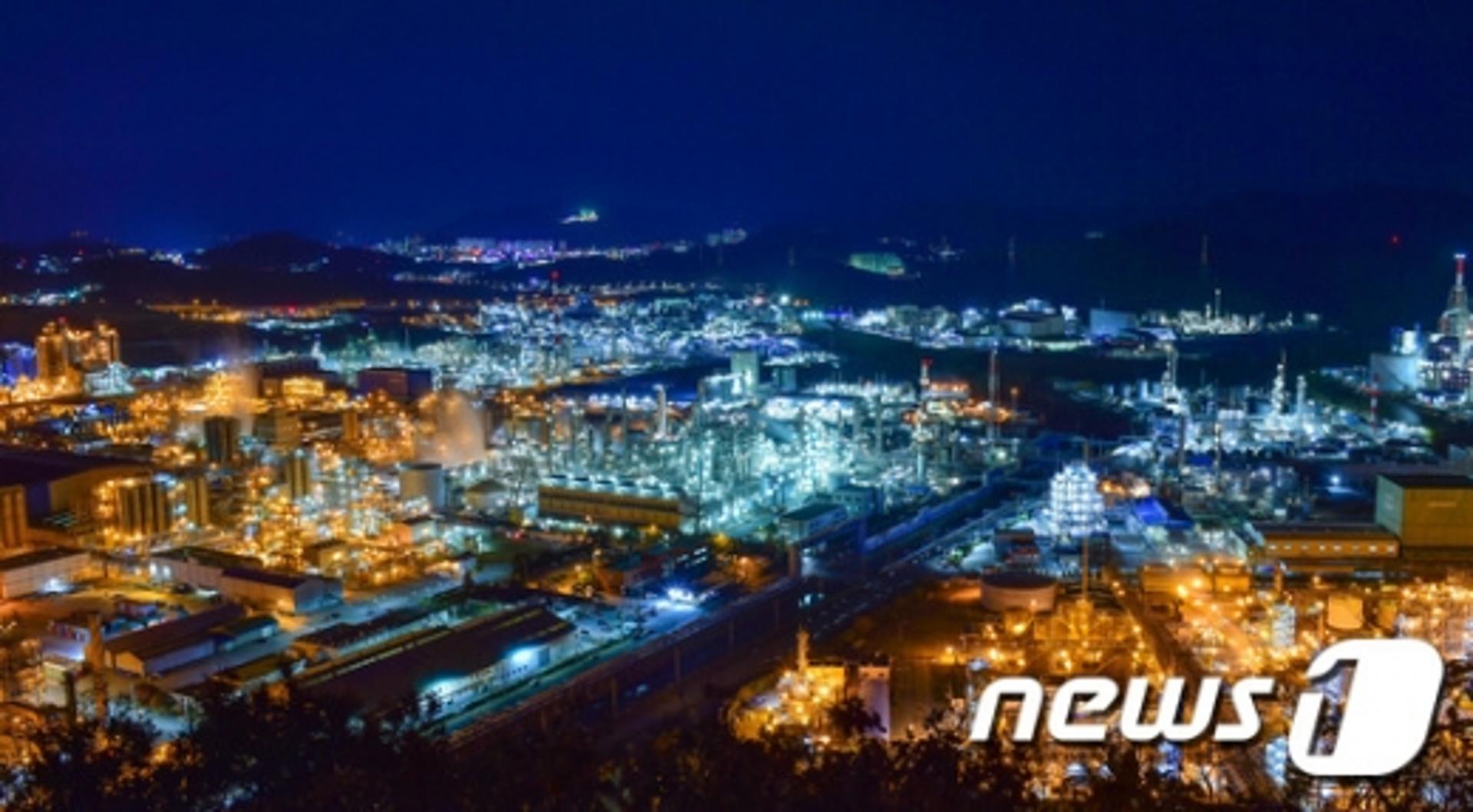 '여수산단 오염물질 배출량 조작' 시민단체 '여수시·전남도 뒷북행정' 질타
